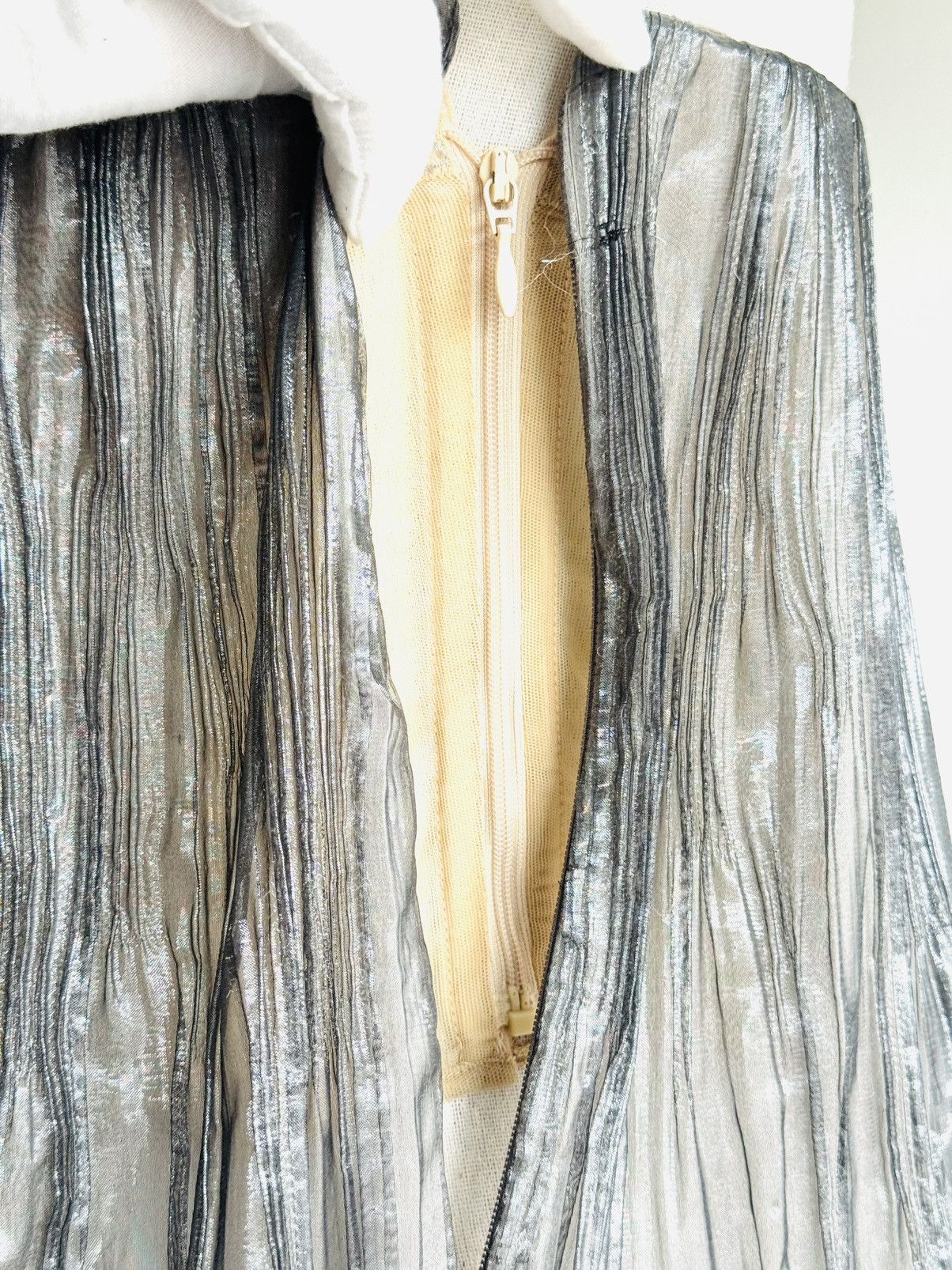 Giorgio Armani Resort 2012 Giorgio Armani sheer silver gown Size XS / US 0-2 / IT 36-38 - 4 Thumbnail
