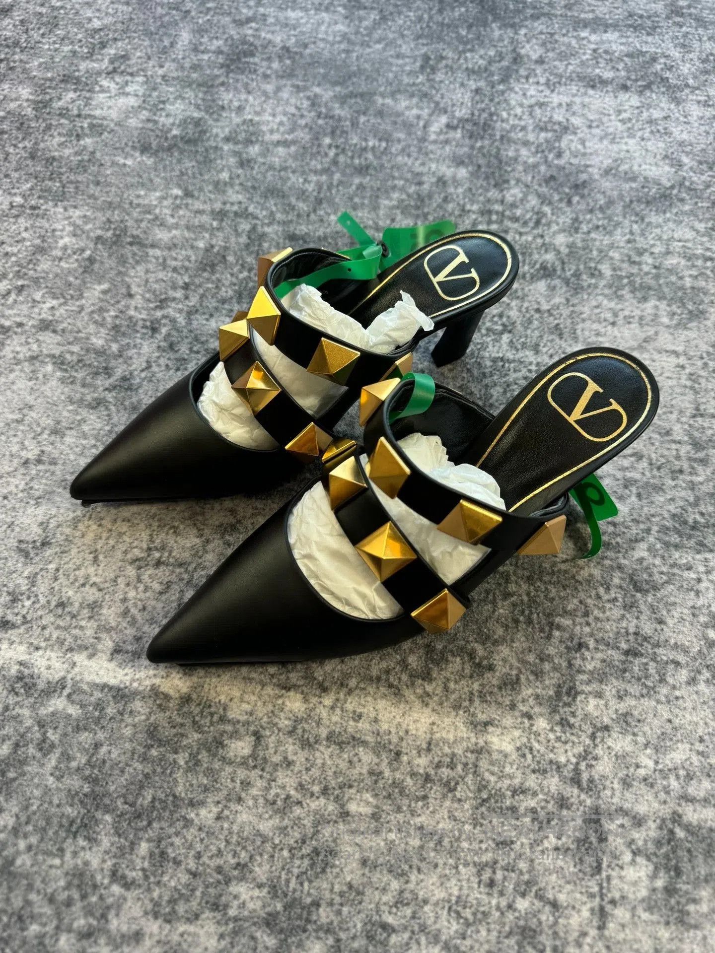 Valentino Valentino Black Gold Studded Heels. Size US 4.5 / IT 34.5 - 3 Thumbnail