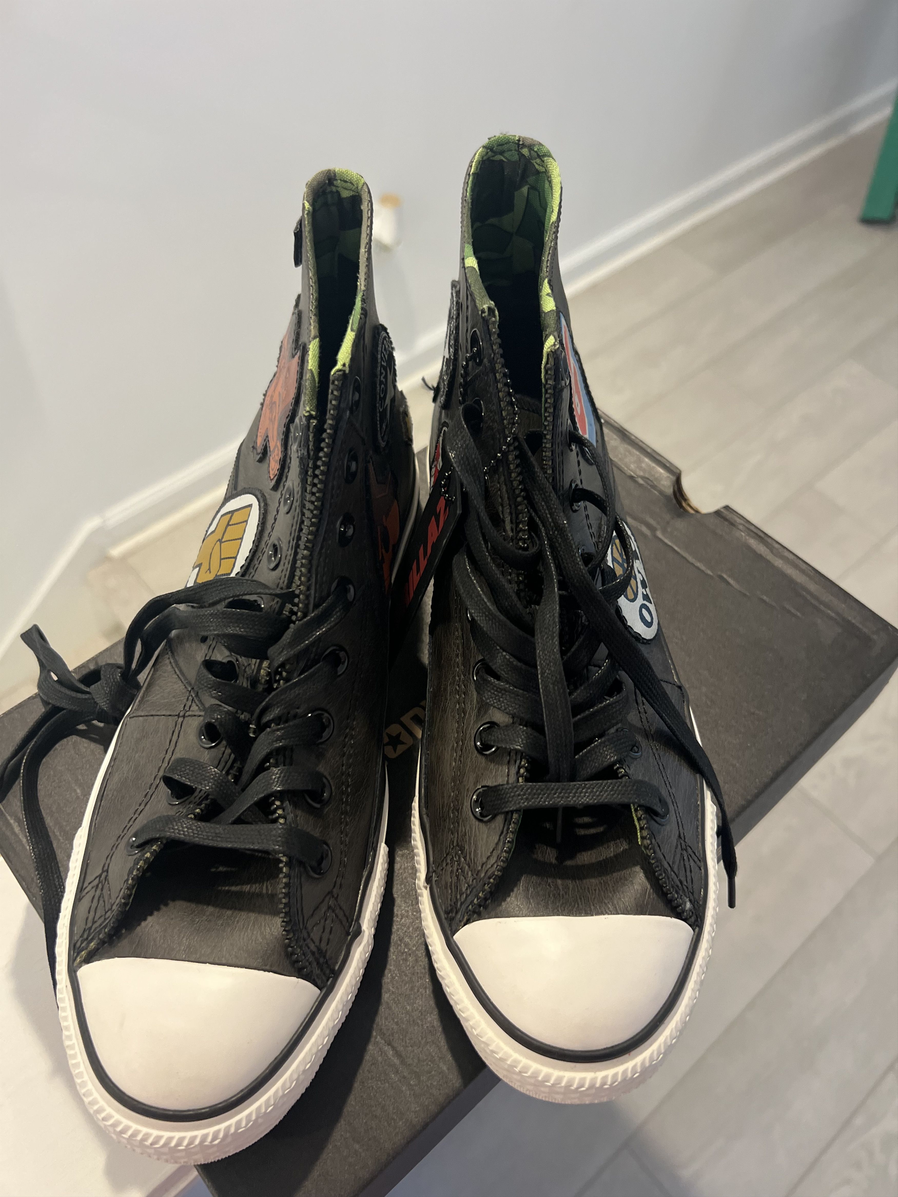 Converse Converse Gorillaz Black Leather 2011 Size US 10 / EU 43 - 2 Thumbnail