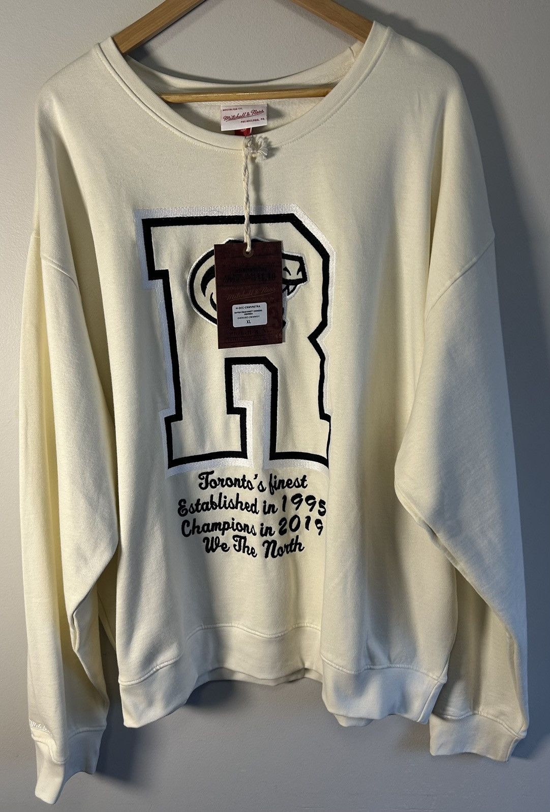 Mitchell & Ness Mitchell & Ness Toronto Raptors Varsity Crewneck Sweater Size US XL / EU 56 / 4 - 5 Thumbnail