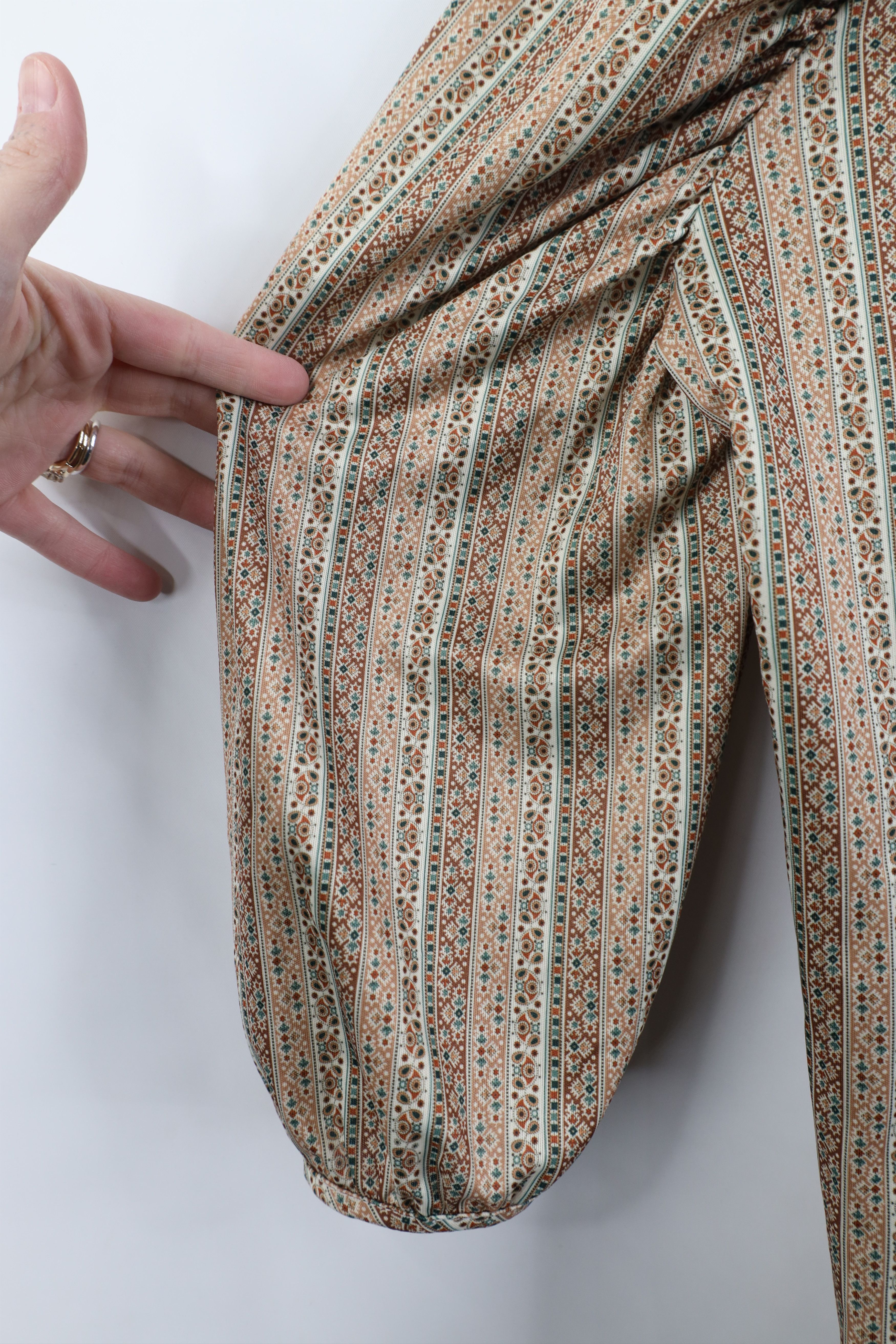 Vintage Vintage 70s Boho Chic Hippie Flared Sleeve Paisley T-Shirt Size L / US 10 / IT 46 - 7 Thumbnail