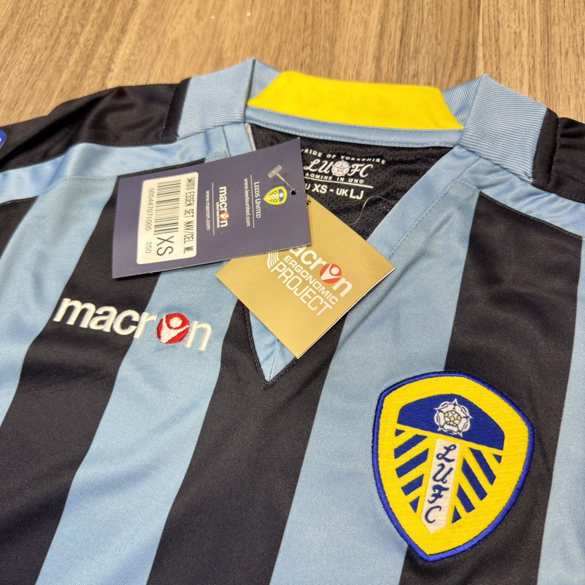 Macron Leeds United 08/09 Longsleeves set (Bnwt) Size US XS / EU 42 / 0 - 5 Thumbnail