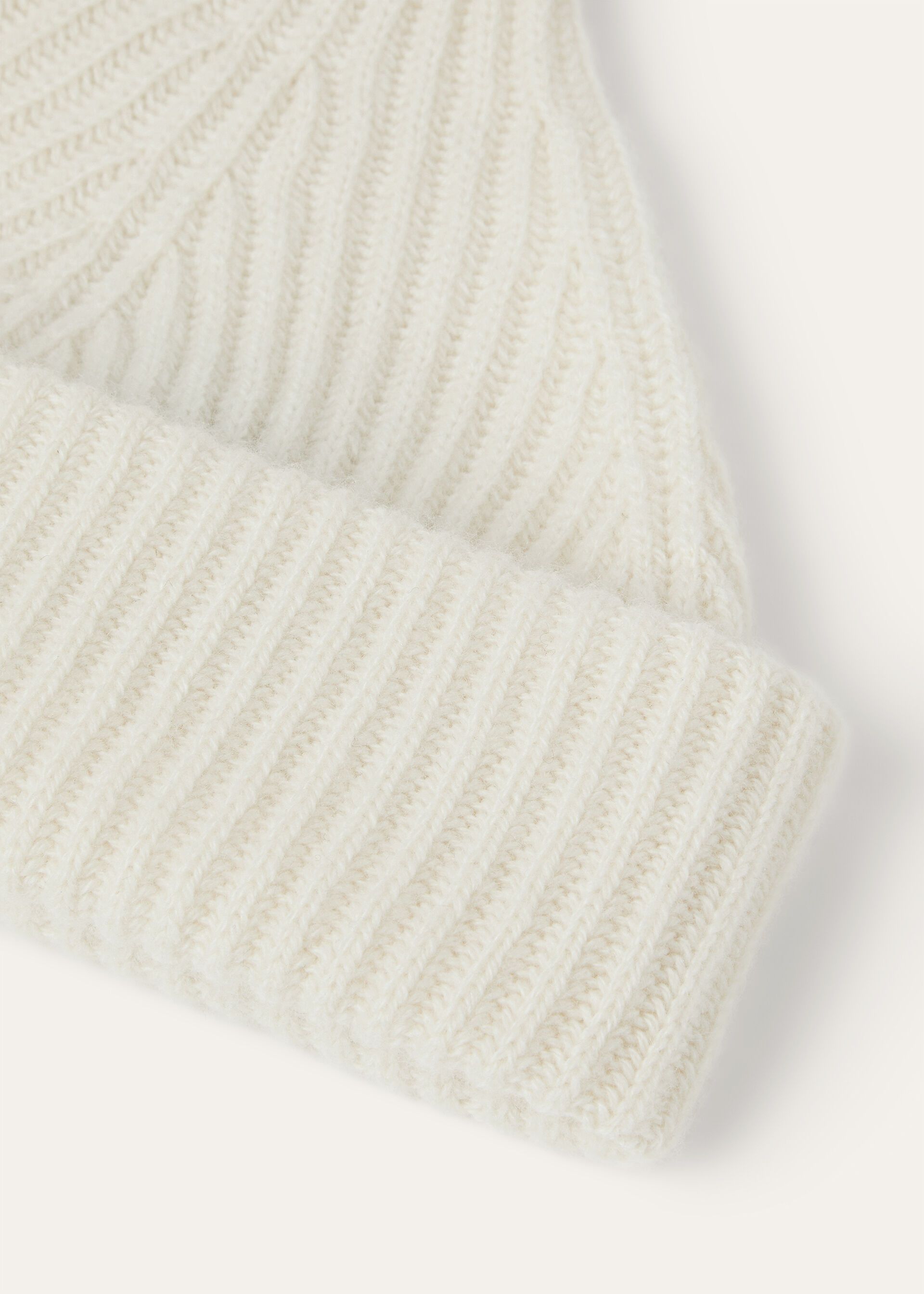 Loro Piana os11x0426 FAQ6437 Size: OS / Juniper Beanie Hat / Cap White Size ONE SIZE - 3 Thumbnail