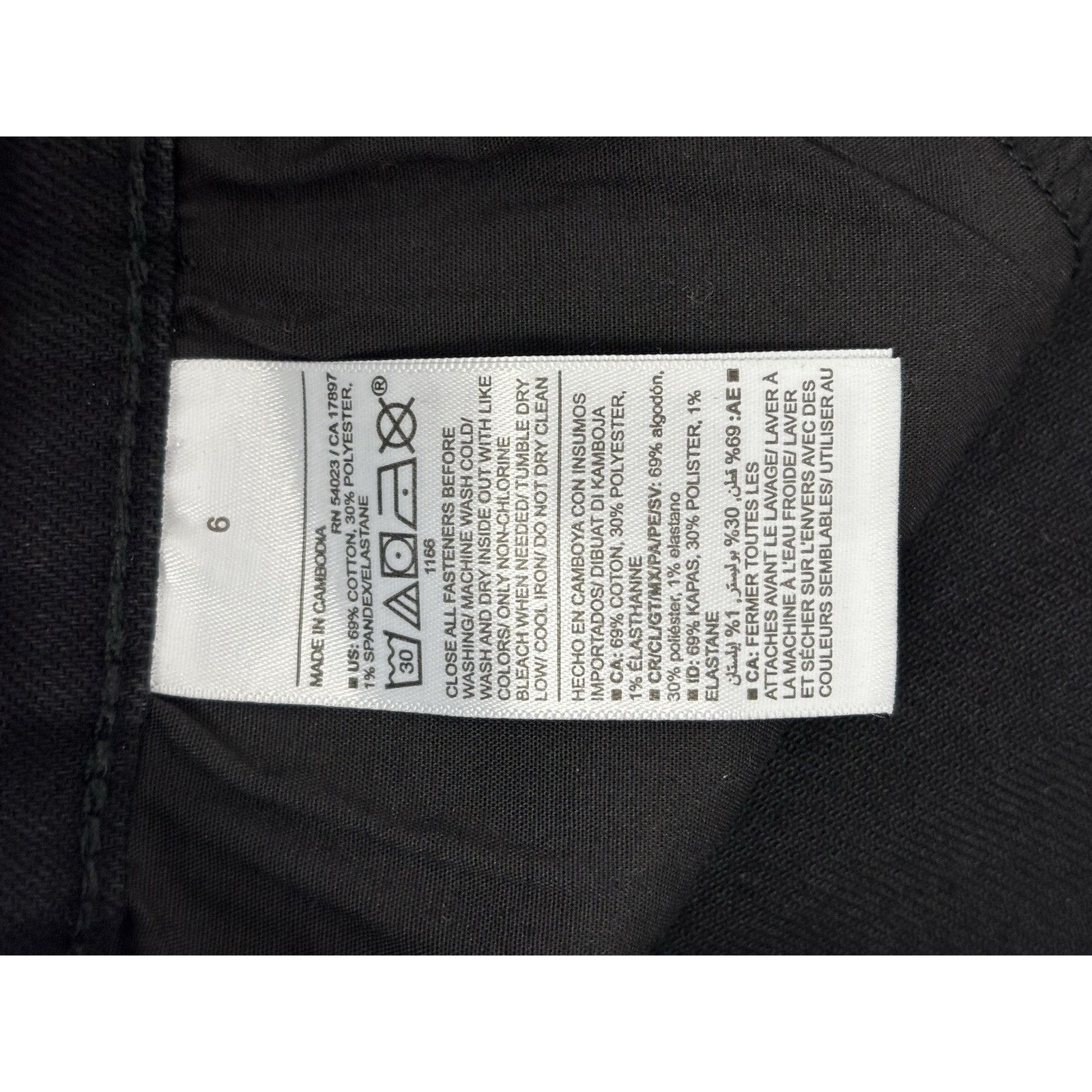 Old Navy NWT Old Navy Women 6 Cuffed Black Denim Jean Shorts Size 28" / US 6 / IT 42 - 8 Thumbnail