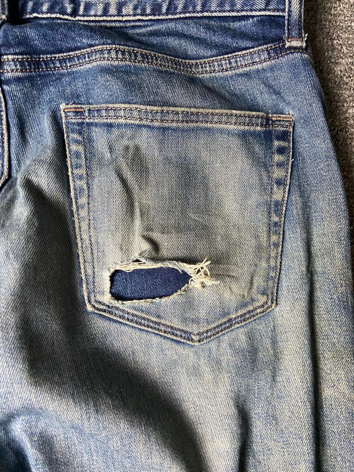 Uniqlo Uniqlo by Kaihara Slim Fit Distressed Denim Jeans (165) Size US 34 / EU 50 - 3 Thumbnail