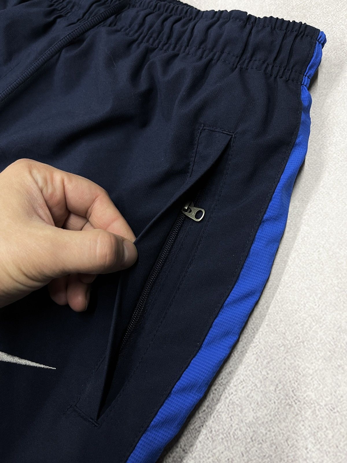 Nike Vintage Nike Nylon Sweatpants Navy Drill Y2K ACG TN Size US 34 / EU 50 - 9 Thumbnail
