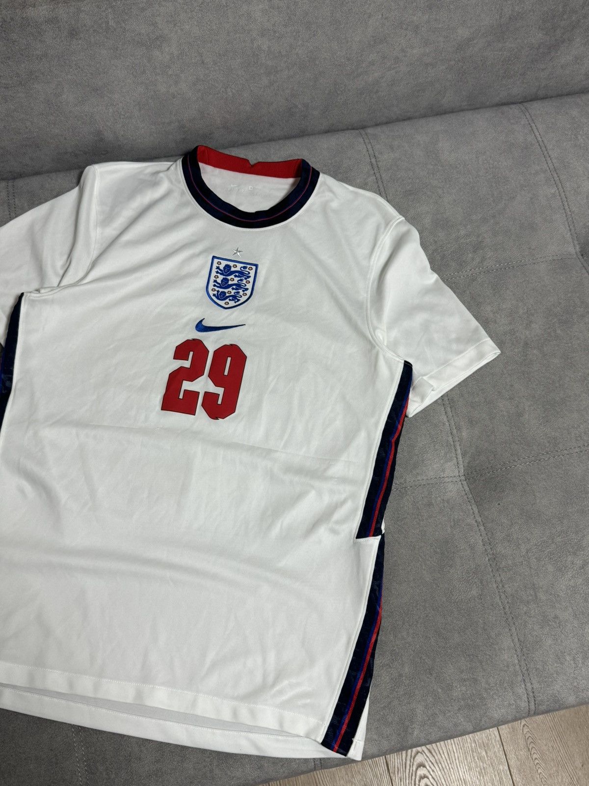 Nike Nike England Wan Bissaka 29 size M soccer jersey t-shirt Size US M / EU 48-50 / 2 - 7 Thumbnail