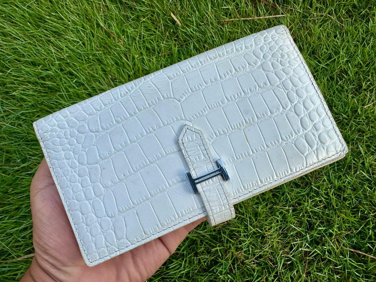 Hermes Authentic Hermes Bearn Gris Perle Matte Alligator Leather Size ONE SIZE - 1 Thumbnail