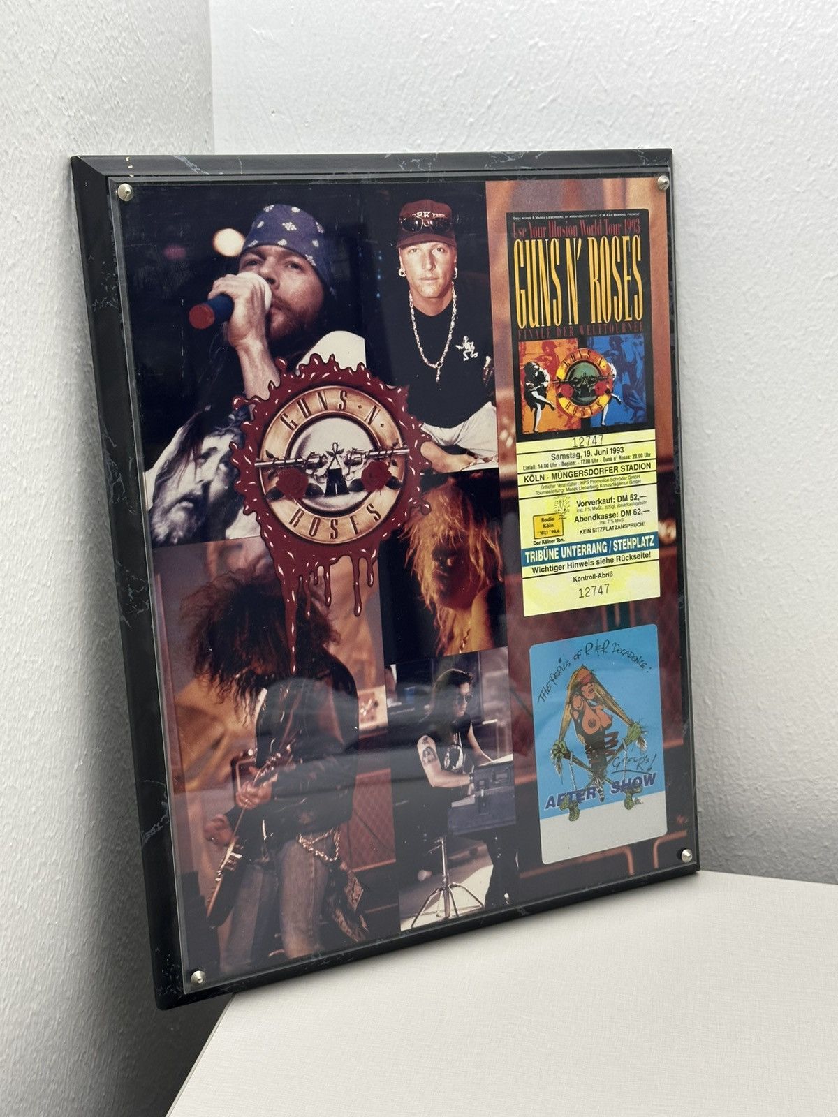 Guns N' Roses Gun’s N Roses Hanging Plaque Use Your Illusion 1993 Tour Size ONE SIZE - 1 Thumbnail