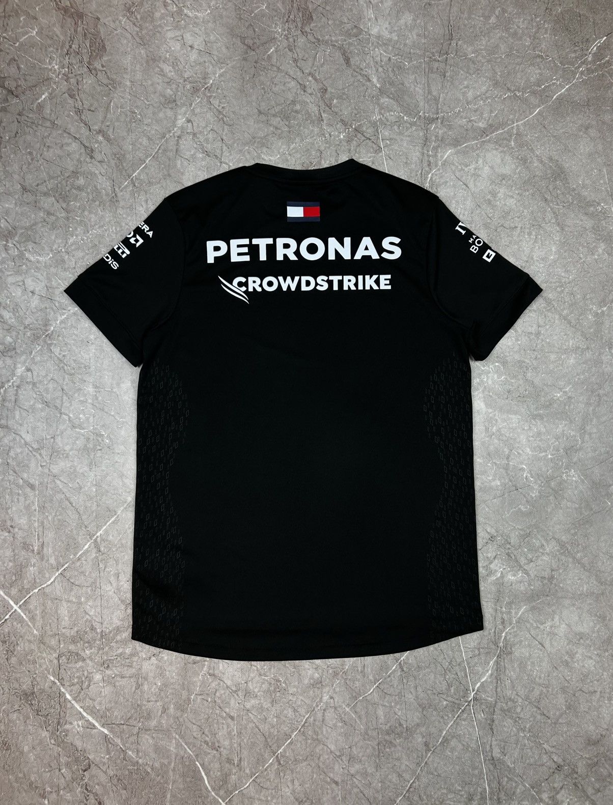 Mercedes-Benz Vintage Tommy Hilfiger Mercedes Benz Petronas T-Shirt Y2K Size US M / EU 48-50 / 2 - 5 Thumbnail