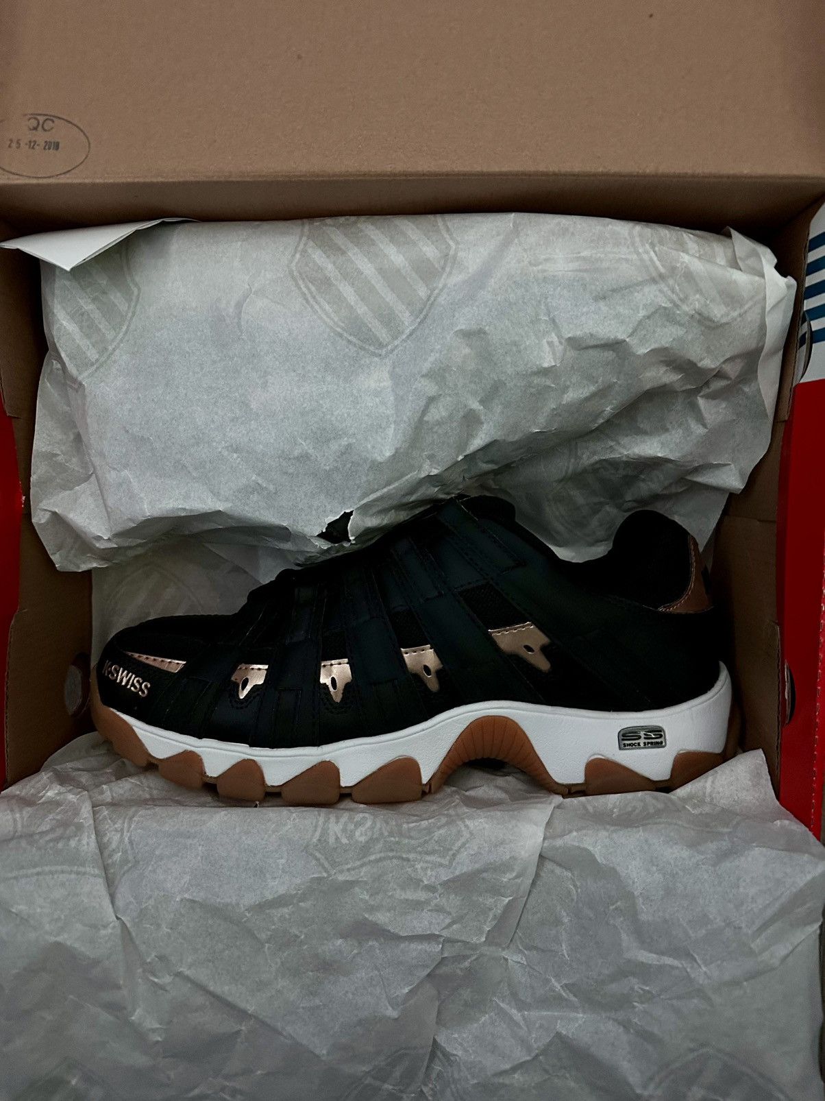 K-Swiss St429 Low Black Gold Men’s Size 9
