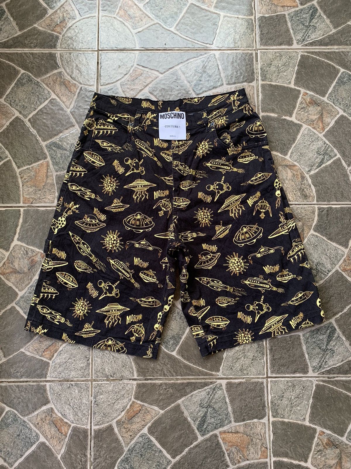 Moschino MOSCHINO SPACESHIP DESIGN AOP SHORT Size US 32 / EU 48 - 1 Thumbnail