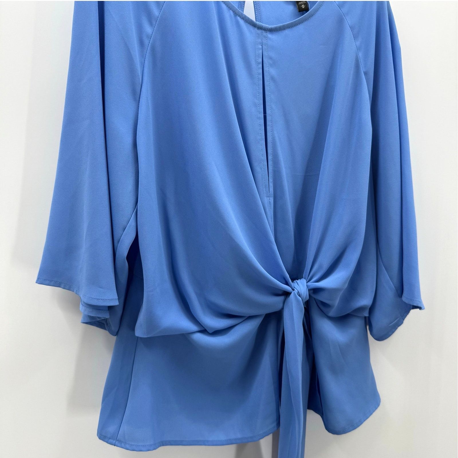 Express NWT Express Mock Wrap with Front Tie Long Keyhole Neckline Size M / US 6-8 / IT 42-44 - 8 Thumbnail