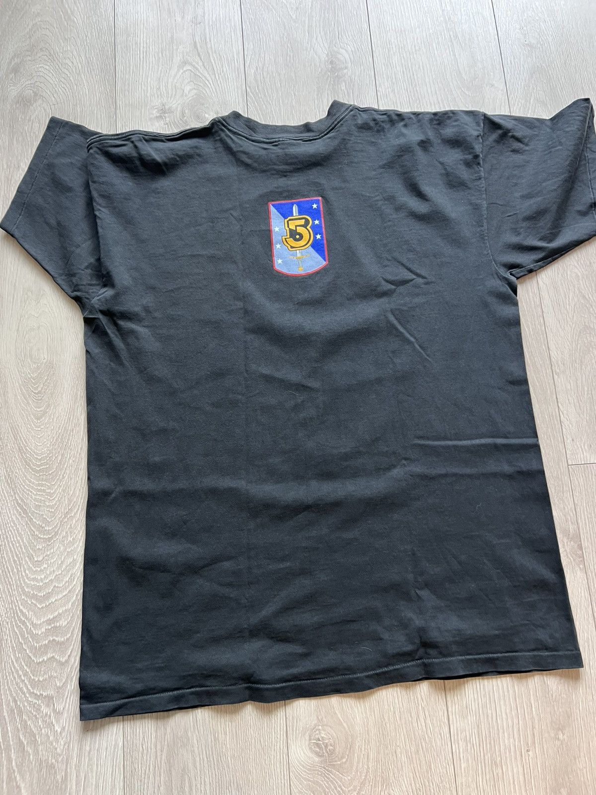 Other Vintage 90s Babylon 5 TV show Fashion Victim t shirt 1998 Size US XL / EU 56 / 4 - 6 Thumbnail