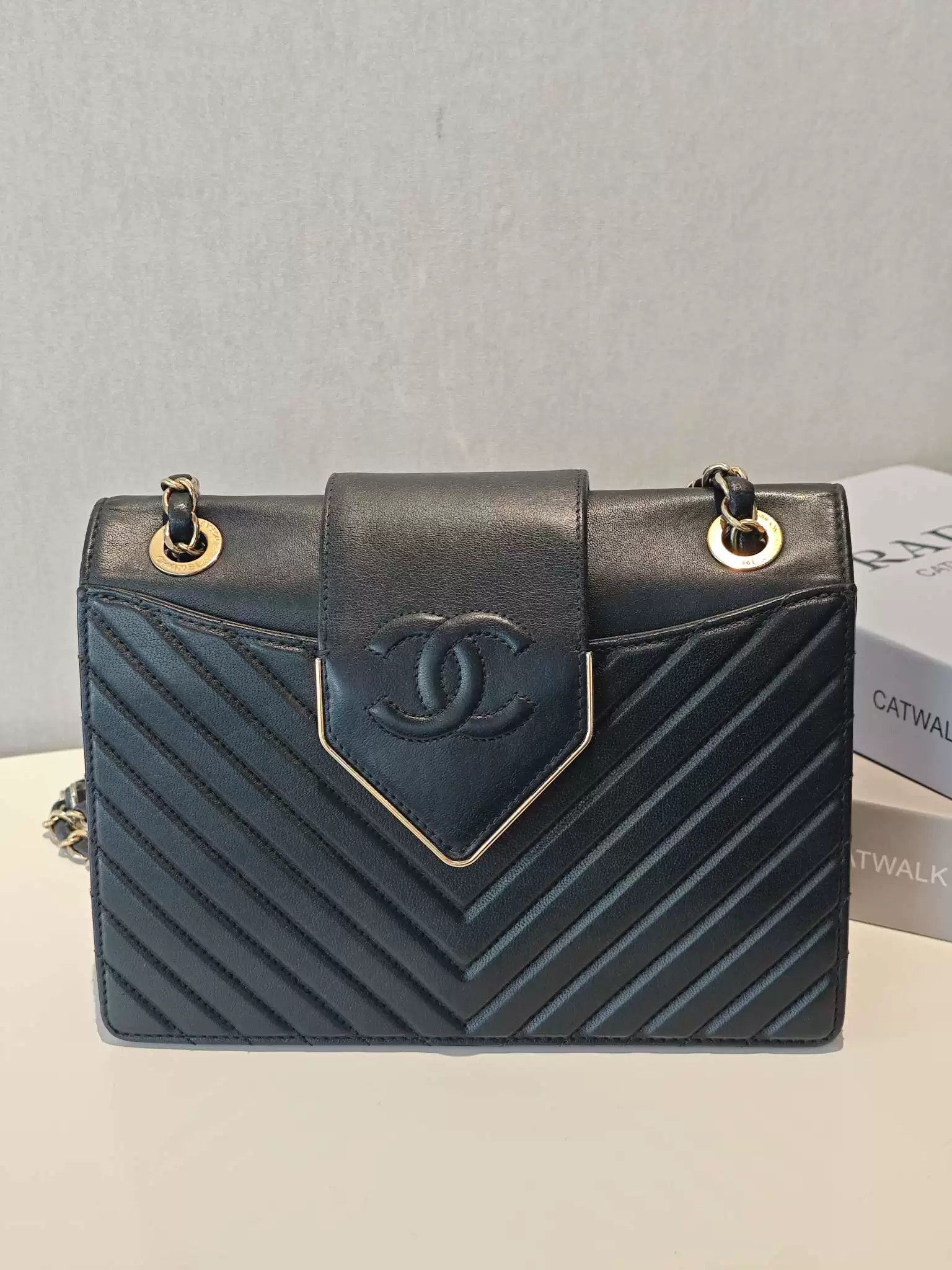 Chanel Pre-loved Bag Very good condition Size ONE SIZE - 1 Thumbnail