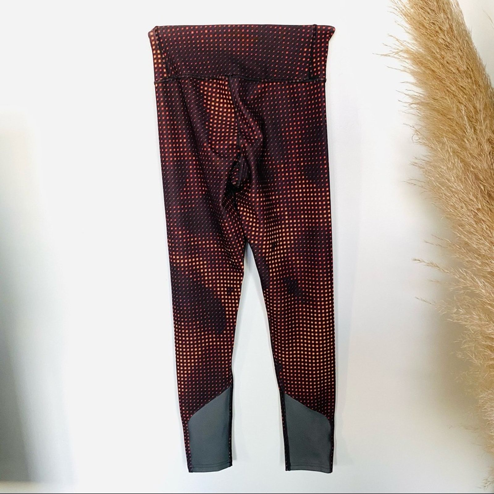 Adidas ADIDAS Black Red Yellow Dot Print Compression Leggings Size 26" / US 2 / IT 38 - 7 Thumbnail