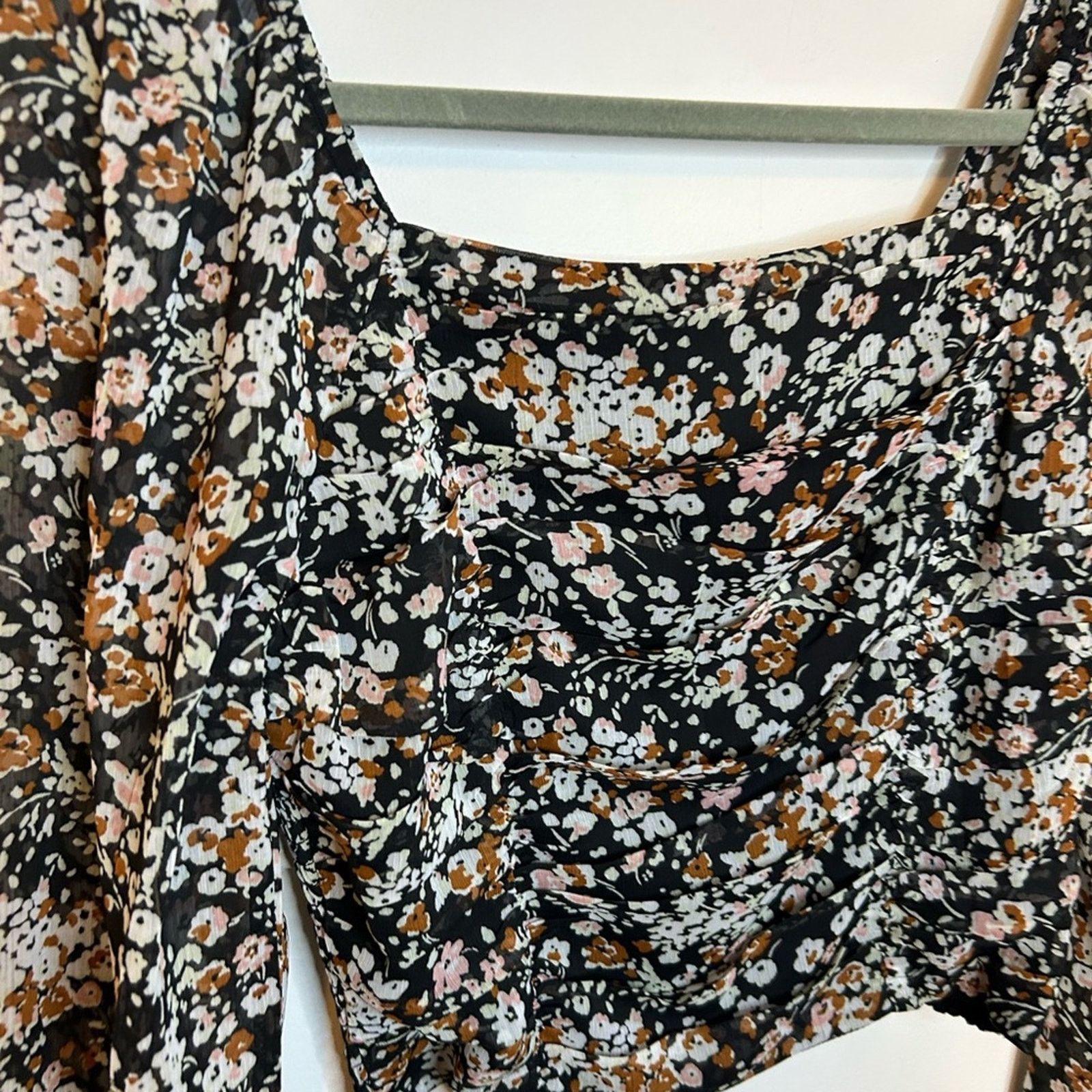 Other Lulus Mood Setter Dizty Floral Ruched Balloon Sleeve Top Size S / US 4 / IT 40 - 6 Thumbnail