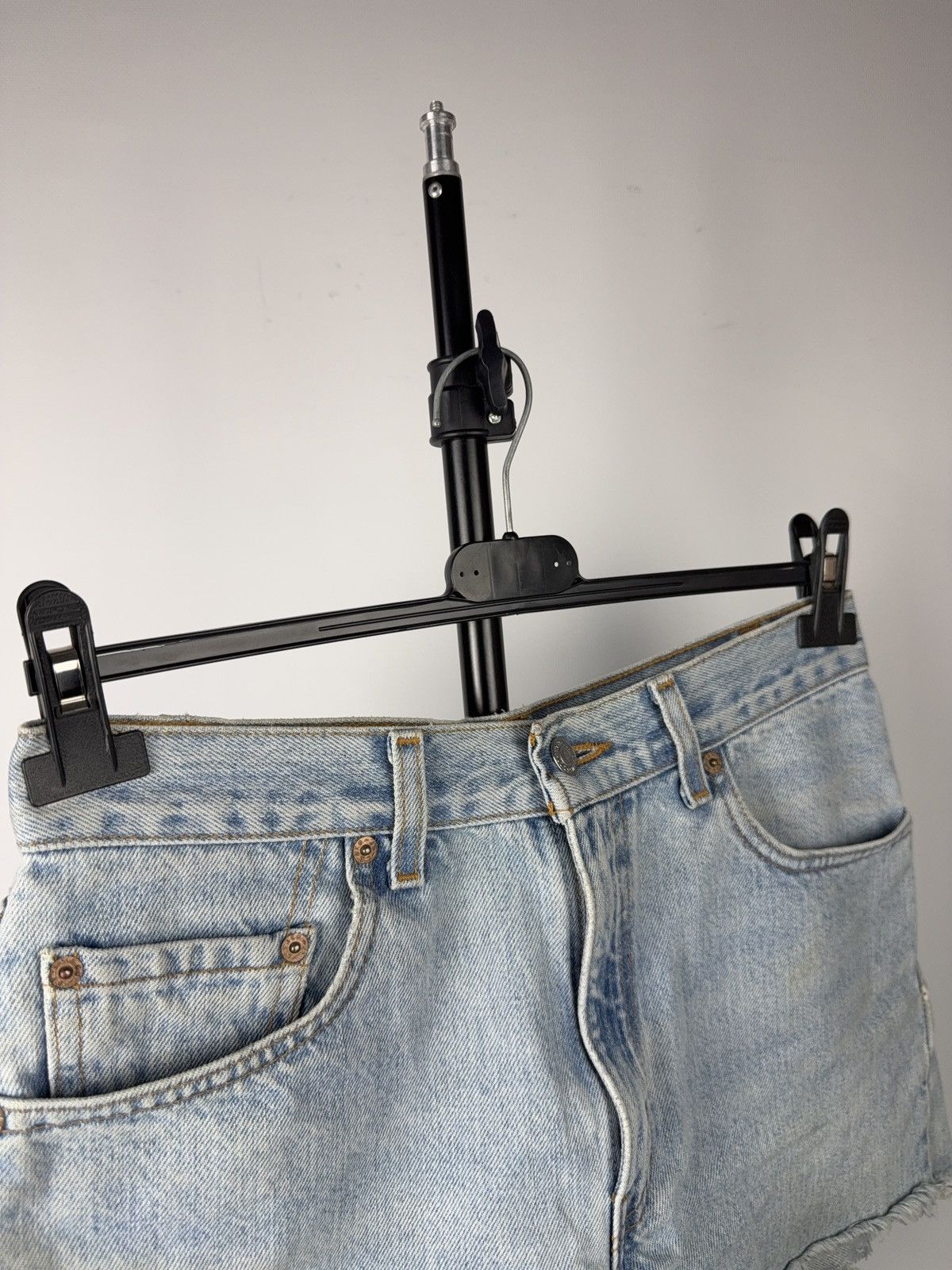 Levi's Vintage Clothing 90s Distressed Levi’s 501 Cut Off High Rise Denim Shorts Y2K Size 28" / US 6 / IT 42 - 5 Thumbnail