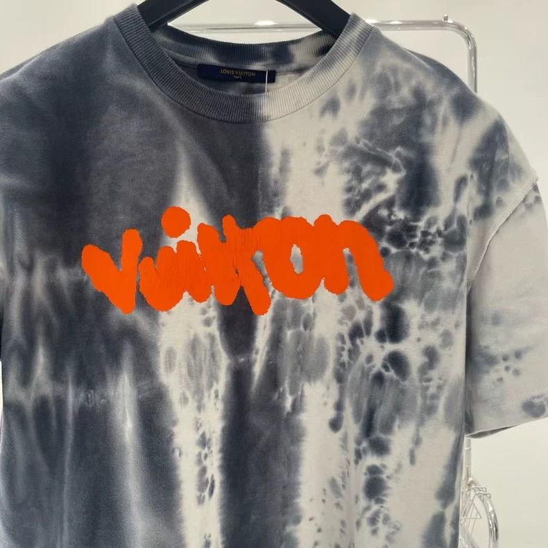 Louis Vuitton Louis Vuitton Rendering chest print short sleeves Size US S / EU 44-46 / 1 - 3 Thumbnail