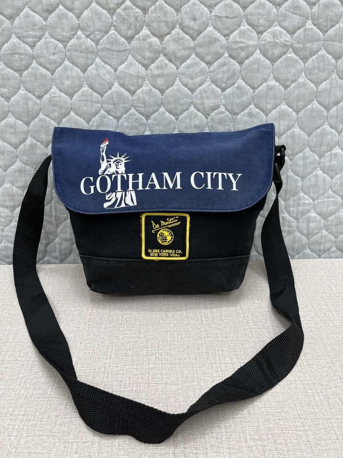 BEAMS GOTHAM CITY SLING BAG