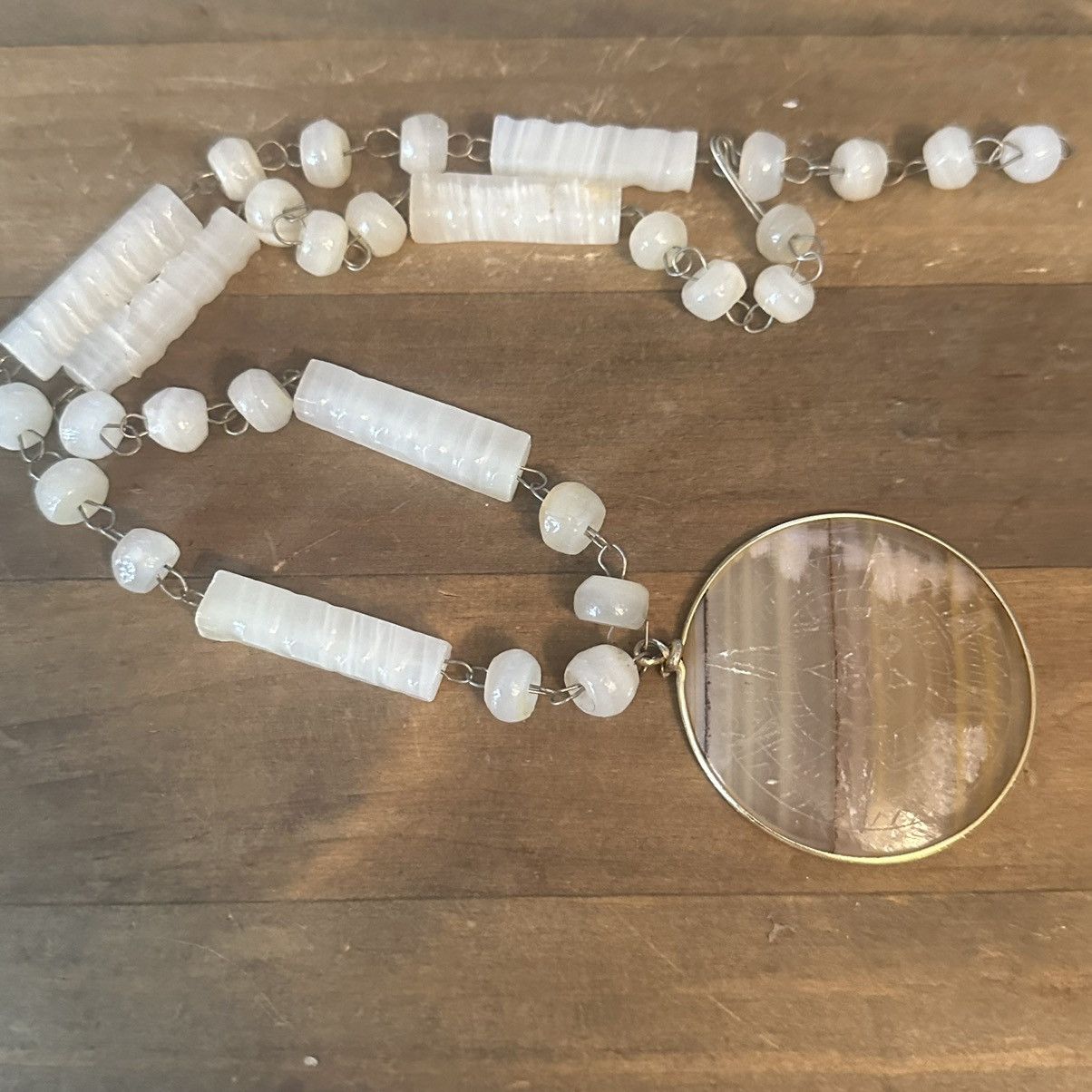Vintage Vintage white quartz and etched sun shell pendant necklace Size ONE SIZE - 2 Thumbnail