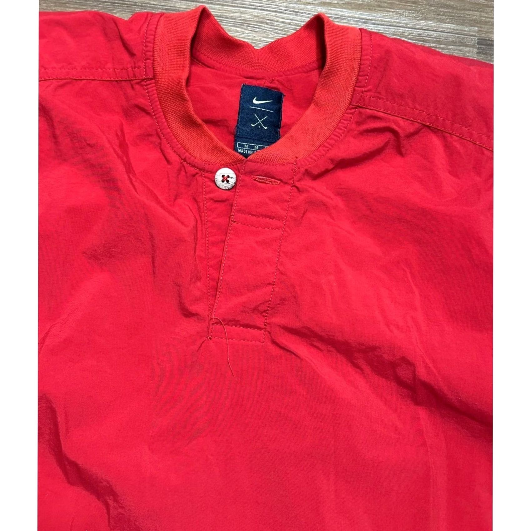 Nike VINTAGE Nike Golf Windbreaker Pullover Rain Resistant Red Henley Men Sz M Size US M / EU 48-50 / 2 - 2 Thumbnail