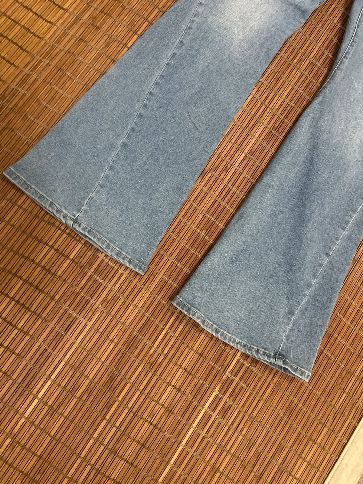 True Religion True religion M fresh wash joey midrise flare denim jean Size 30" / US 8 / IT 44 - 7 Thumbnail