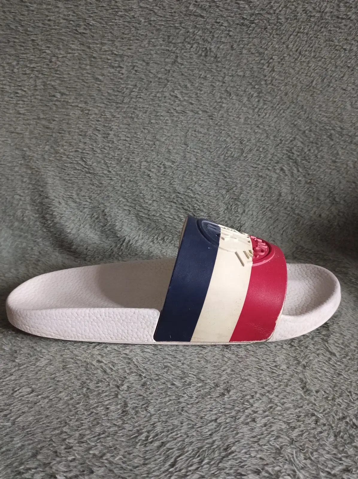 Moncler MONCLER Basile Logo-Embossed Striped Rubber Slides EU 41 Size US 8 / EU 41 - 6 Thumbnail
