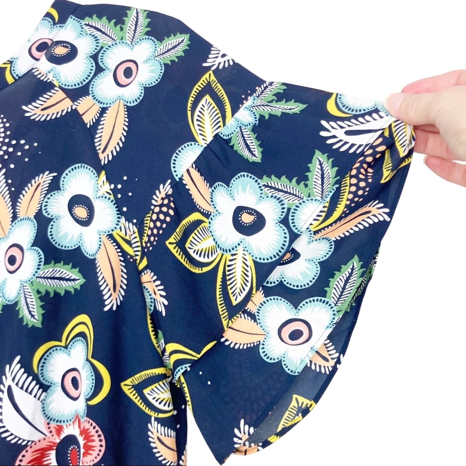 Loft Loft Navy Blue Floral Short Sleeve Blouse Sz S Size S / US 4 / IT 40 - 3 Thumbnail