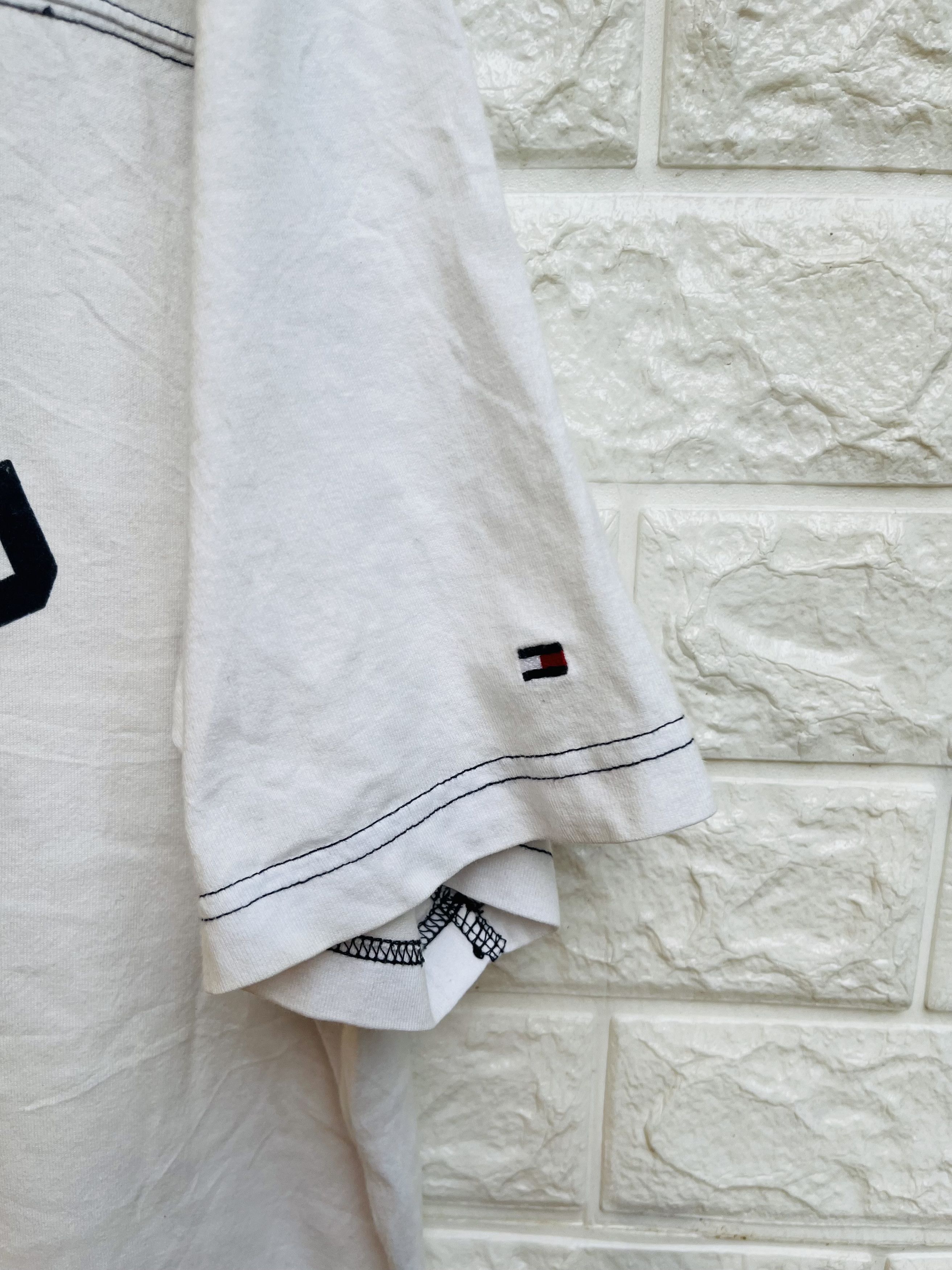 Vintage Tommy Hilfiger Streetwear Fashion Style Shirt