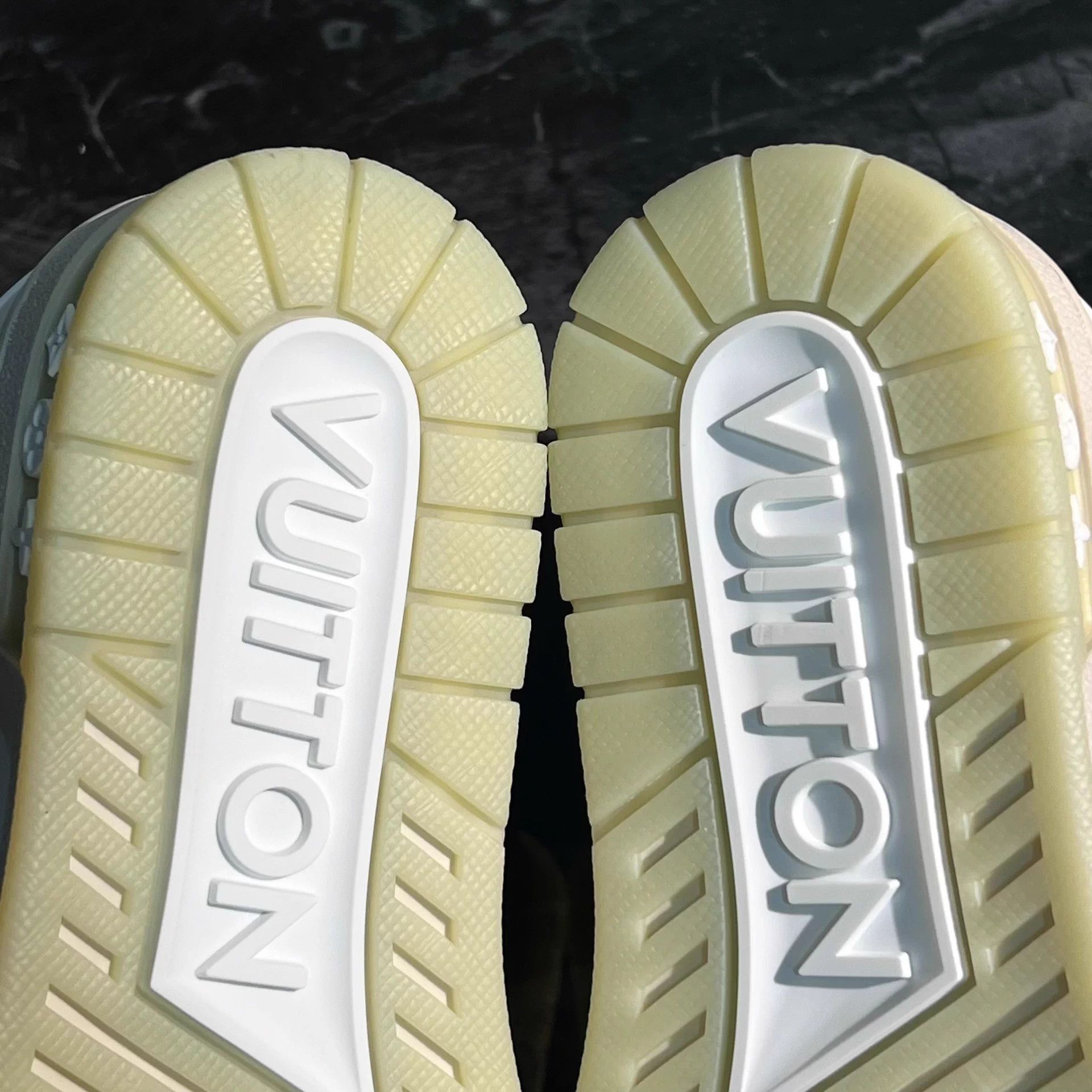 Louis Vuitton LV Trainer White Cement colorblock 36 99 New 4200 Size US 5 / IT 35 - 6 Thumbnail