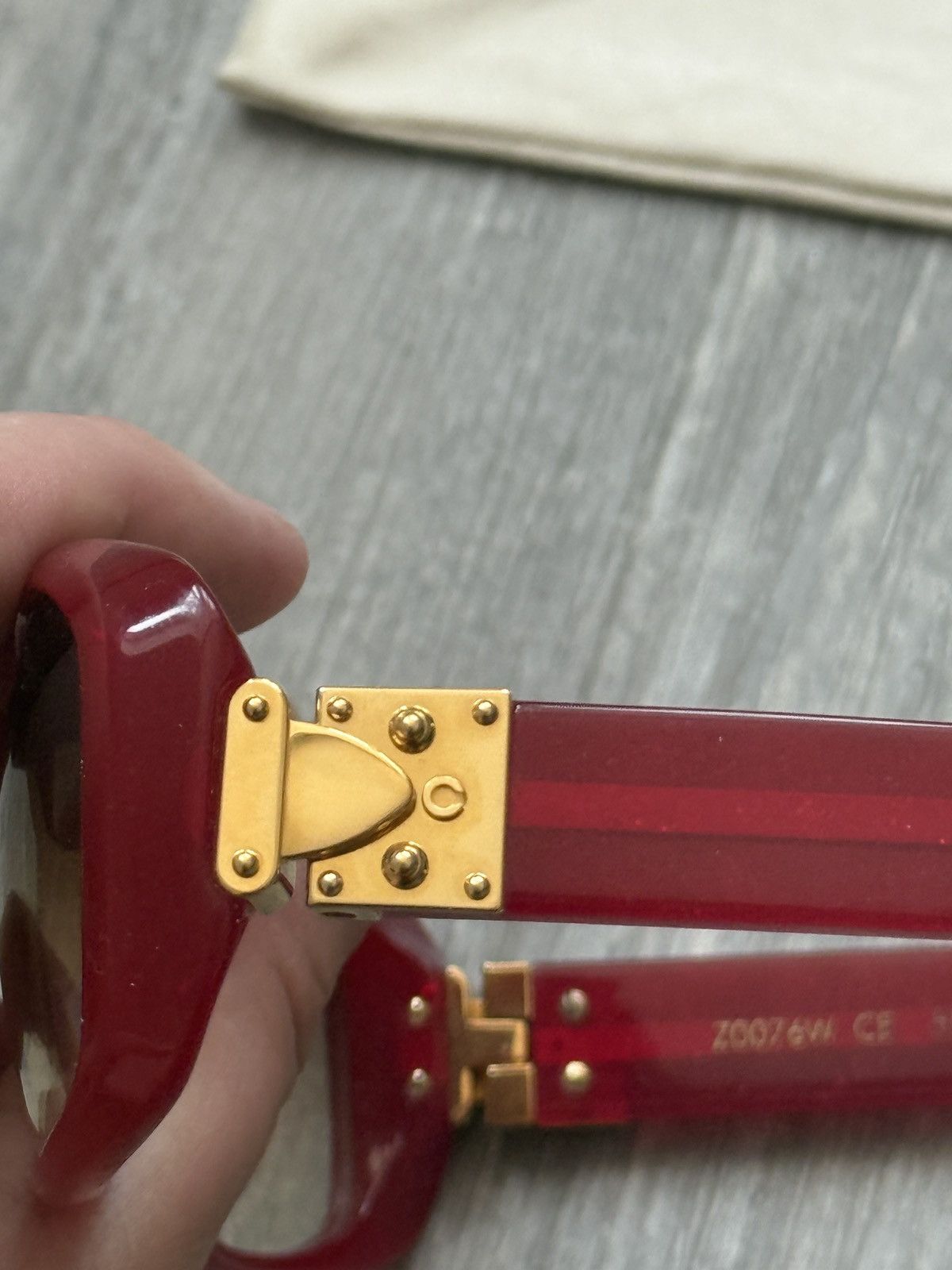 Louis Vuitton Y2K Louis Vuitton Red Sunglasses-Z0076W Size ONE SIZE - 9 Thumbnail