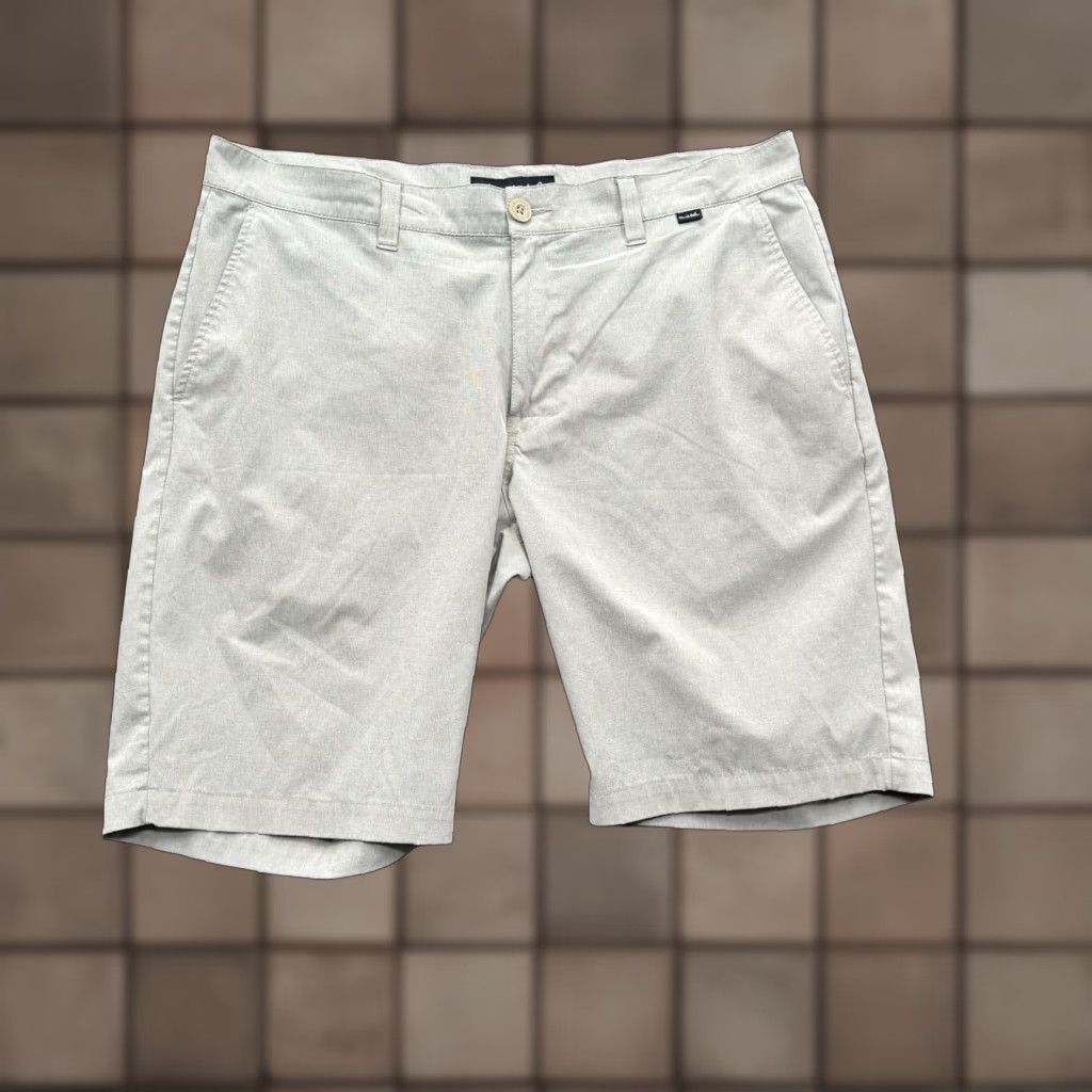 TravisMathew Travis Mathew Shorts Men 36 Brown Flat Front Performance Chino 5-Pocket Athletic Inseam 10" Size US 36 / EU 52 - 1 Thumbnail