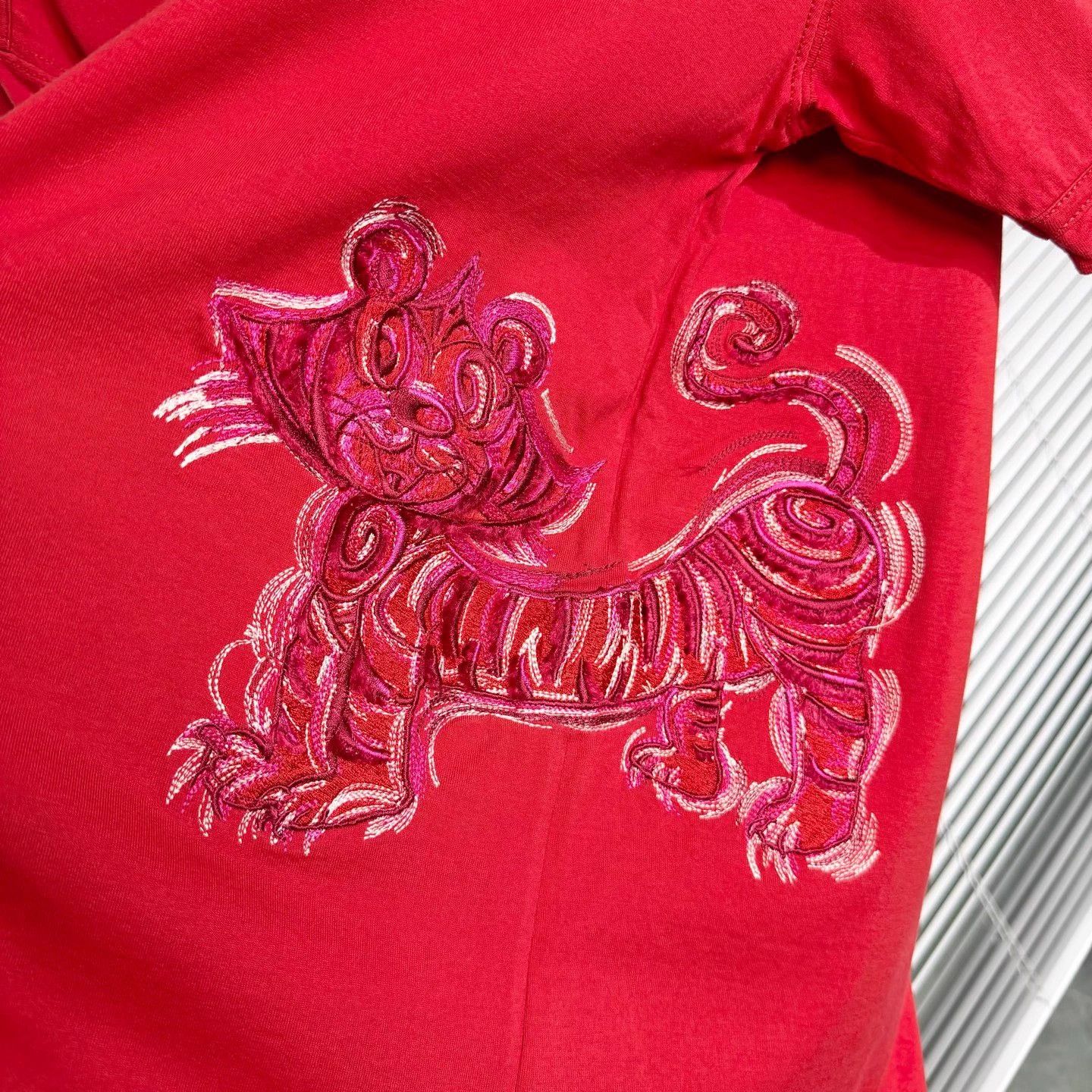 Dior Dior x Kenny Scharf Tiger Embroidery Red Short Tee Size US S / EU 44-46 / 1 - 4 Thumbnail