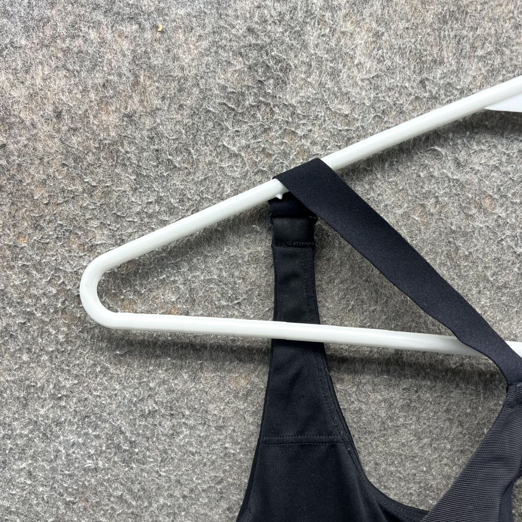 Gymshark Gymshark Sports Bra Womens Medium Black Zip Front Crossback Athletic Gym Yoga Size ONE SIZE - 7 Thumbnail