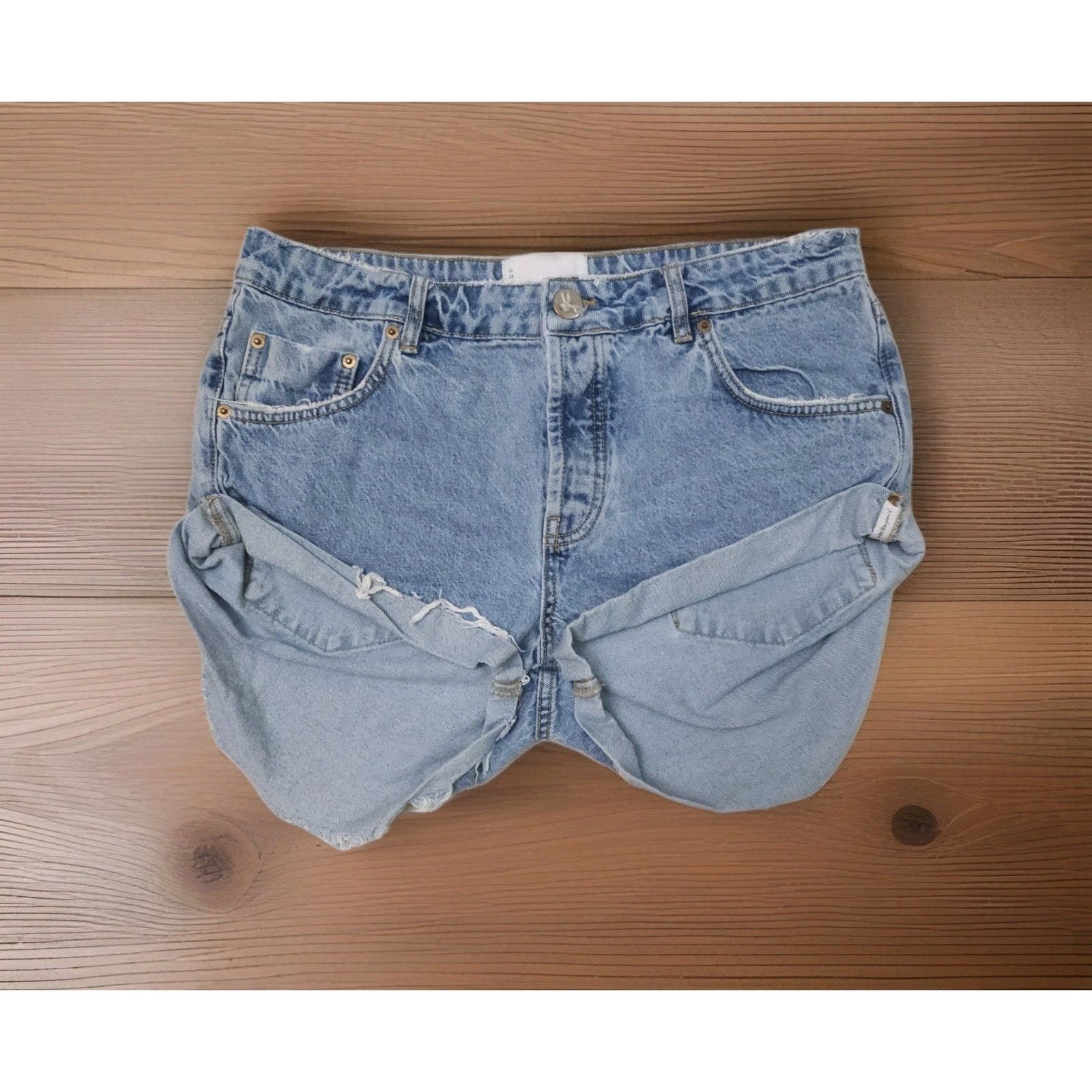 One Teaspoon One Teaspoon Bandits low-waist denim shorts. Size 30 Size 30" / US 8 / IT 44 - 1 Thumbnail