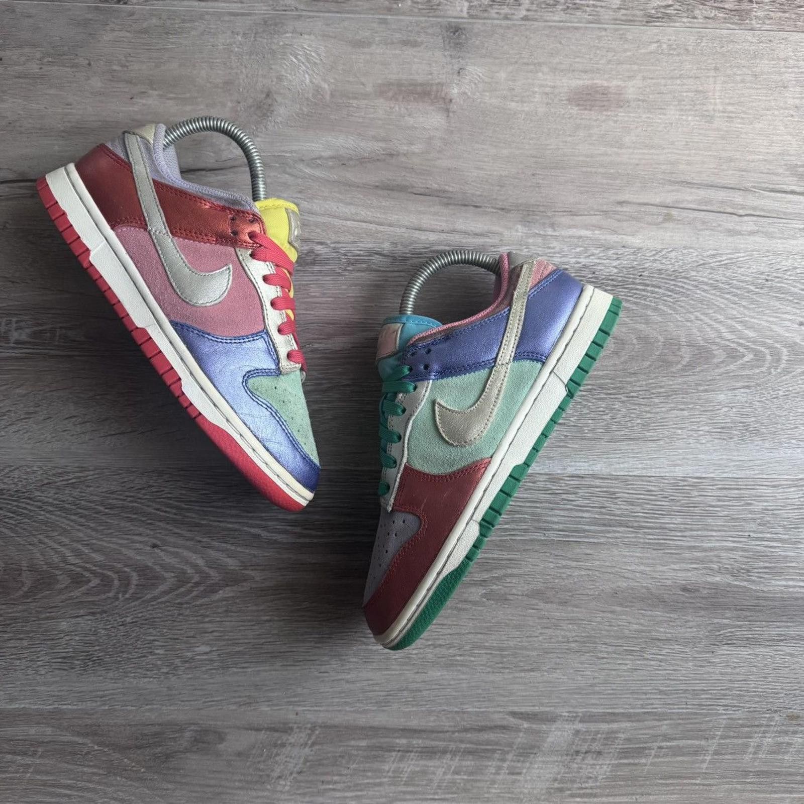 Nike NIKE • Dunk Low "Sunset Pulse" (5.5M) Size US 5.5 / EU 38 - 8 Thumbnail