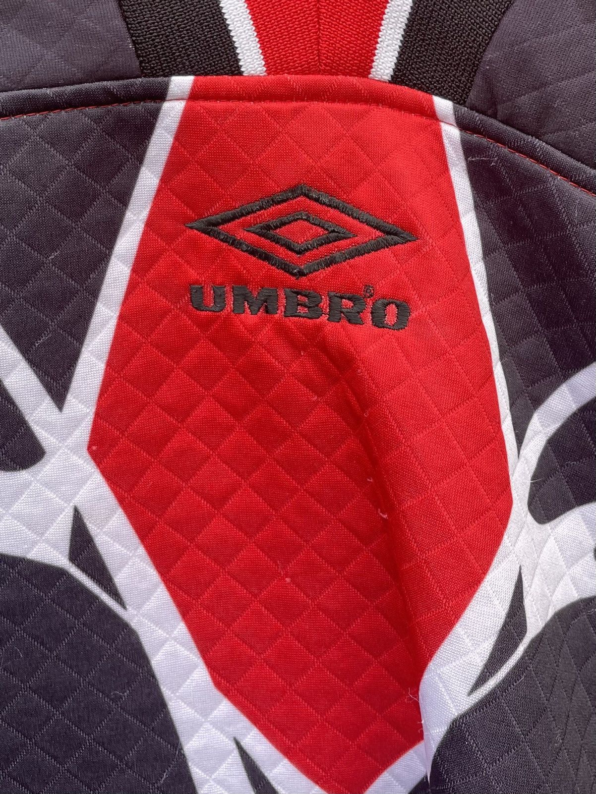 Umbro VTG Umbro Black Red White Goalie Shirt Padded Soccer V Neck Size US S / EU 44-46 / 1 - 6 Thumbnail