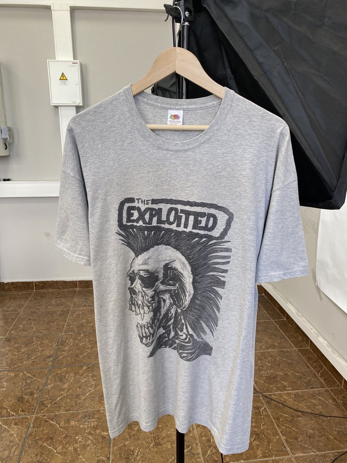 Fruit Of The Loom Vintage 90s The Exploited Punks Not Dead Graphic T Shirt Y2K Size US XL / EU 56 / 4 - 1 Thumbnail