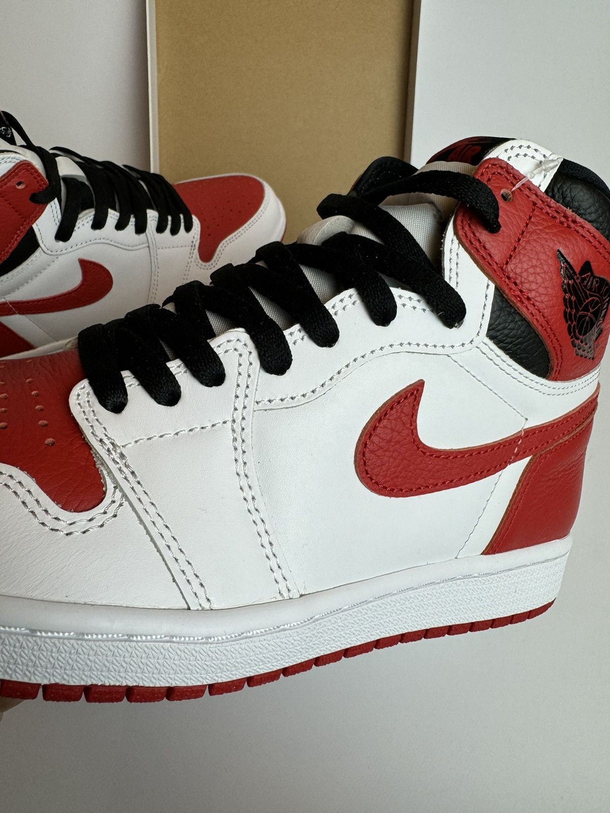 Jordan Brand × Nike New Original Nike Air Jordan 1 Retro High Og(555088 161) Size US 9 / EU 42 - 4 Thumbnail