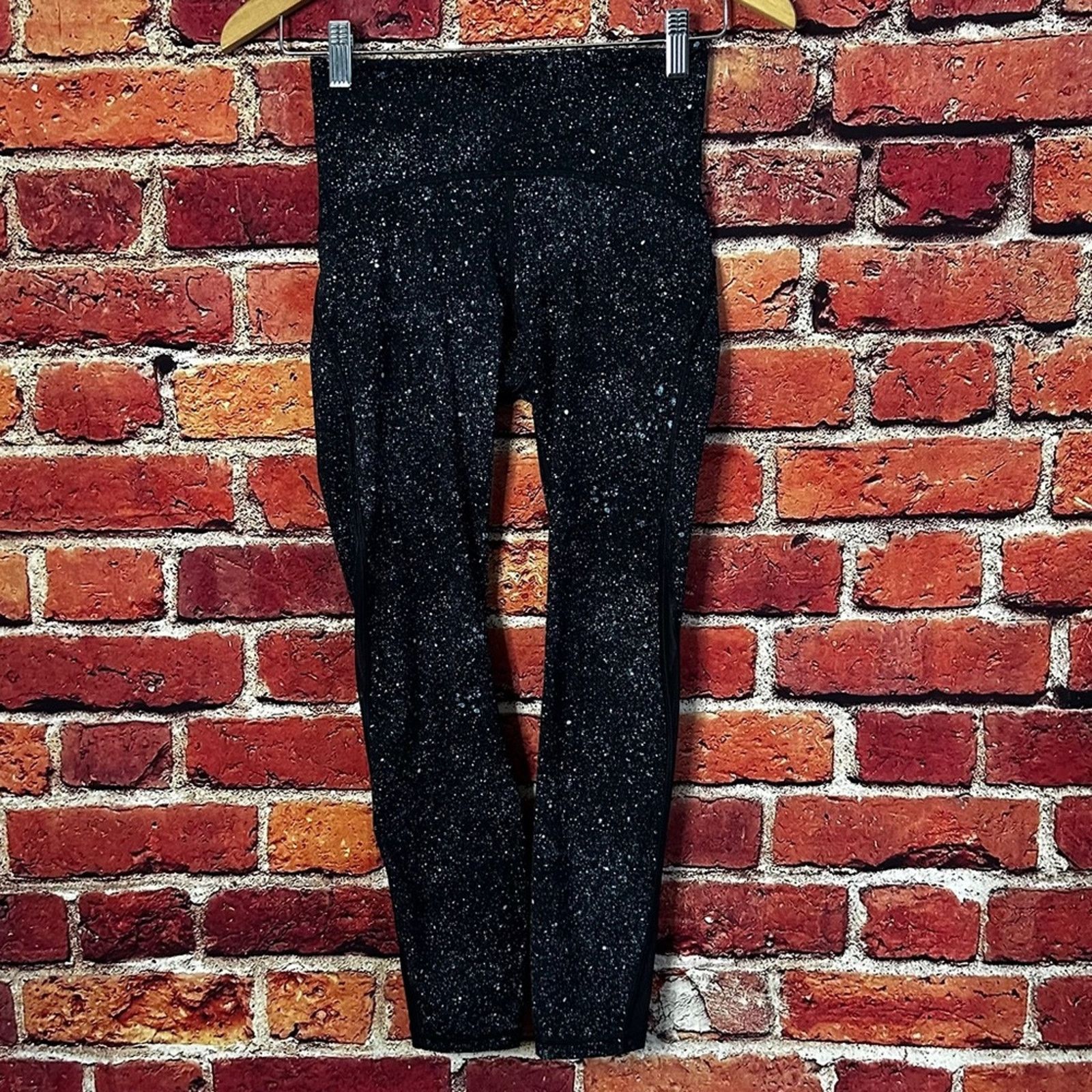 Lululemon Lululemon leggings a size 4 Size 27" / US 4 / IT 40 - 1 Thumbnail