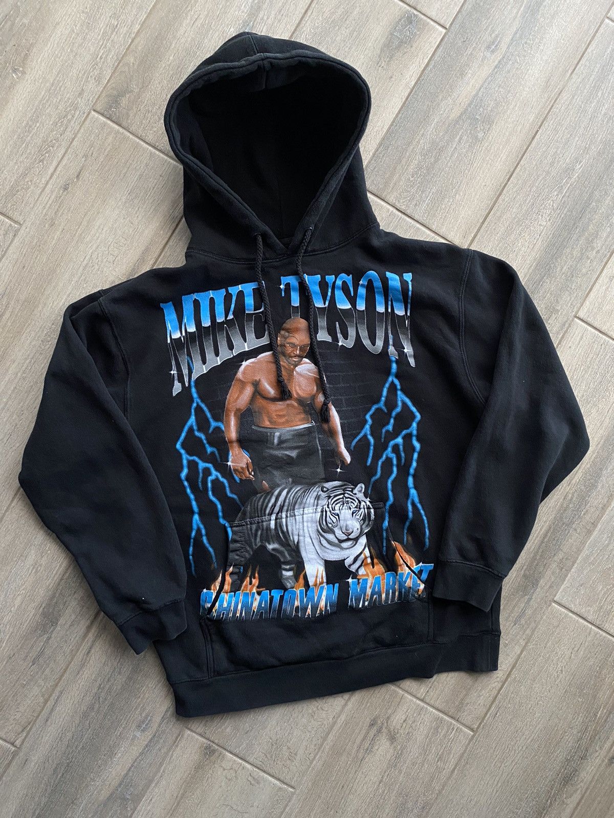 Designer × Market Mike Tyson Chinatown Market Black Hoodie Full Print Size M Size US M / EU 48-50 / 2 - 1 Thumbnail