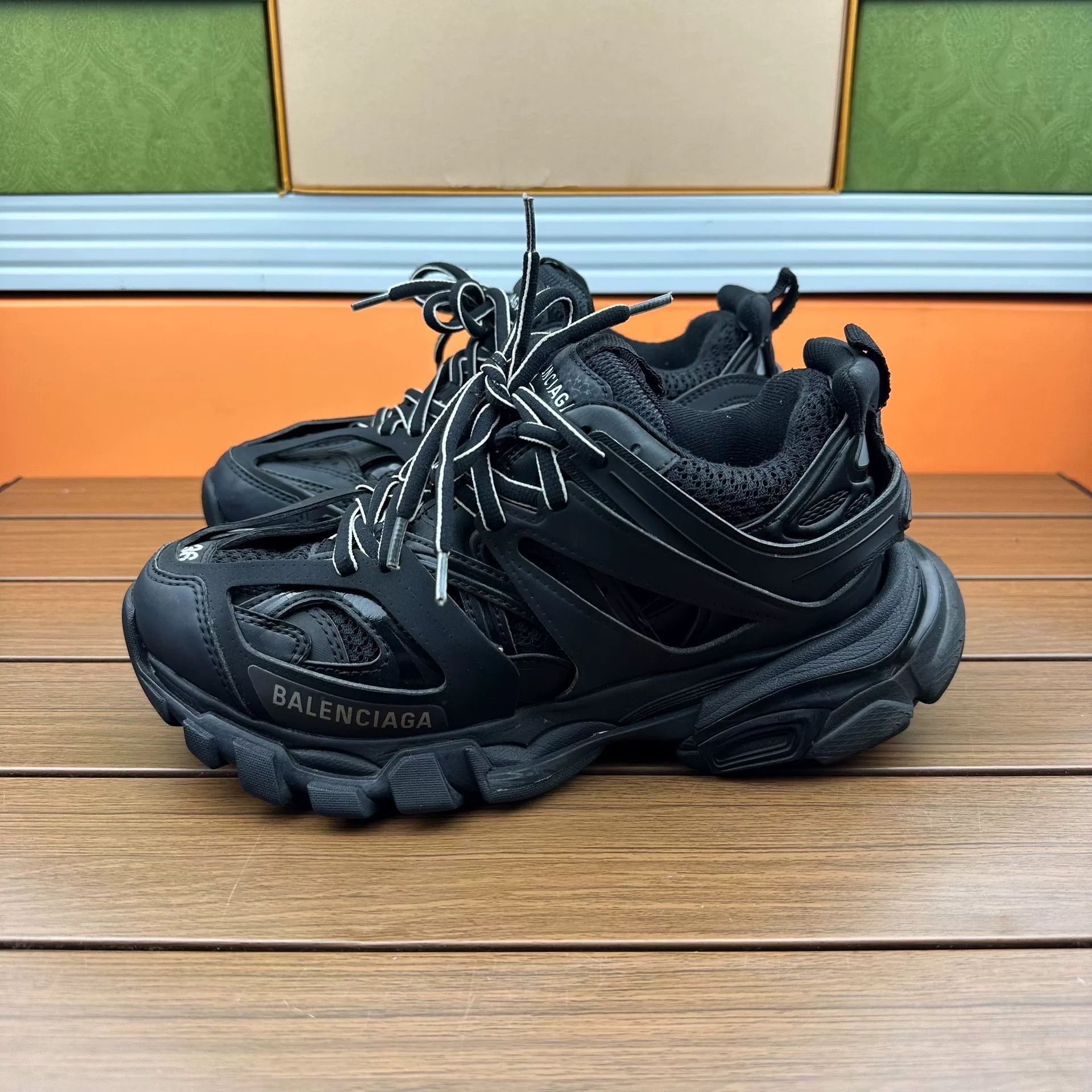 Balenciaga Balenciaga Black Lowtop Sneakers it_36 Women Size US 6 / IT 36 - 1 Thumbnail