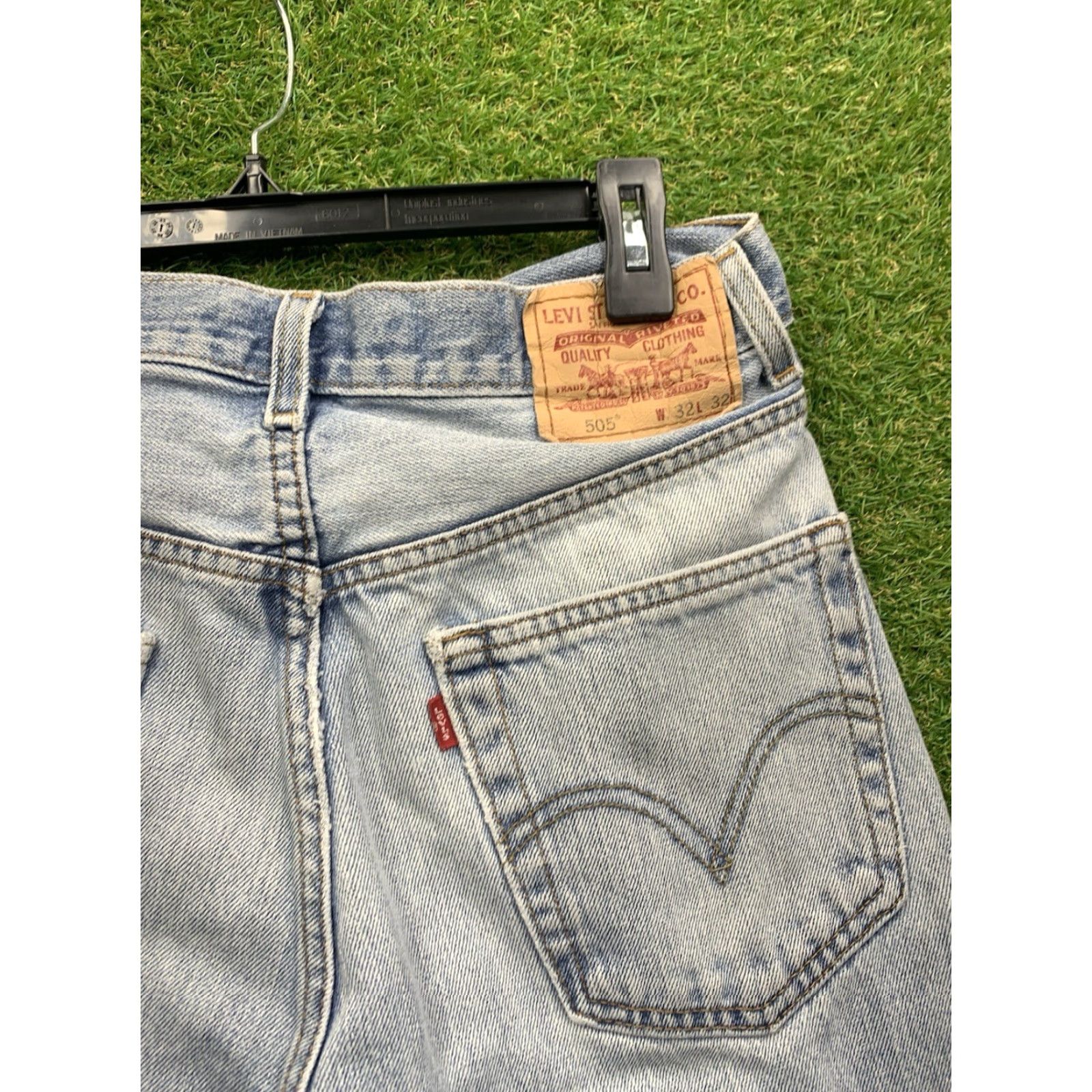 Levi's VINTAGE Levi's 505 Jeans Mens Regular Blue Denim 32x32 Straight Zip Fly - Levi's 500 Series 80s/90s Style Mens Regular Fit Blue Denim Jeans Size US 32 / EU 48 - 3 Thumbnail