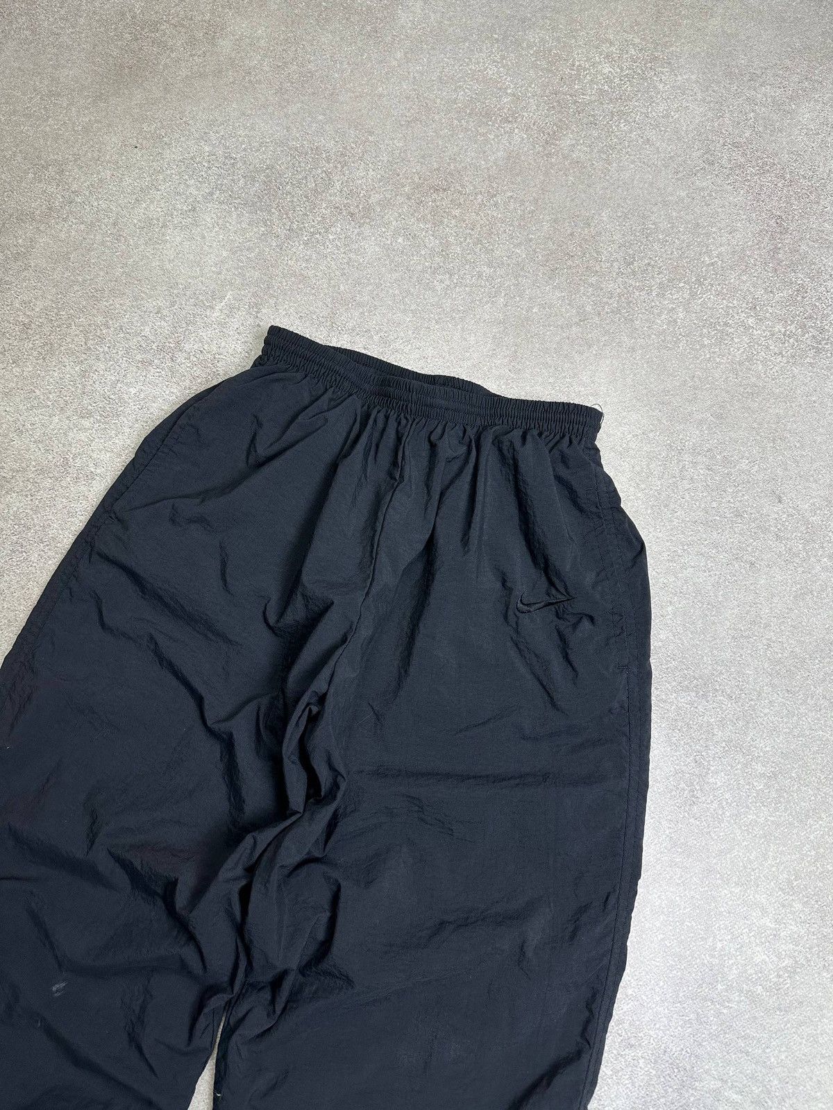 Nike Vintage Nike Swoosh Baggy Retro Nylon Track Pants TN Skepta Size US 31 - 3 Thumbnail