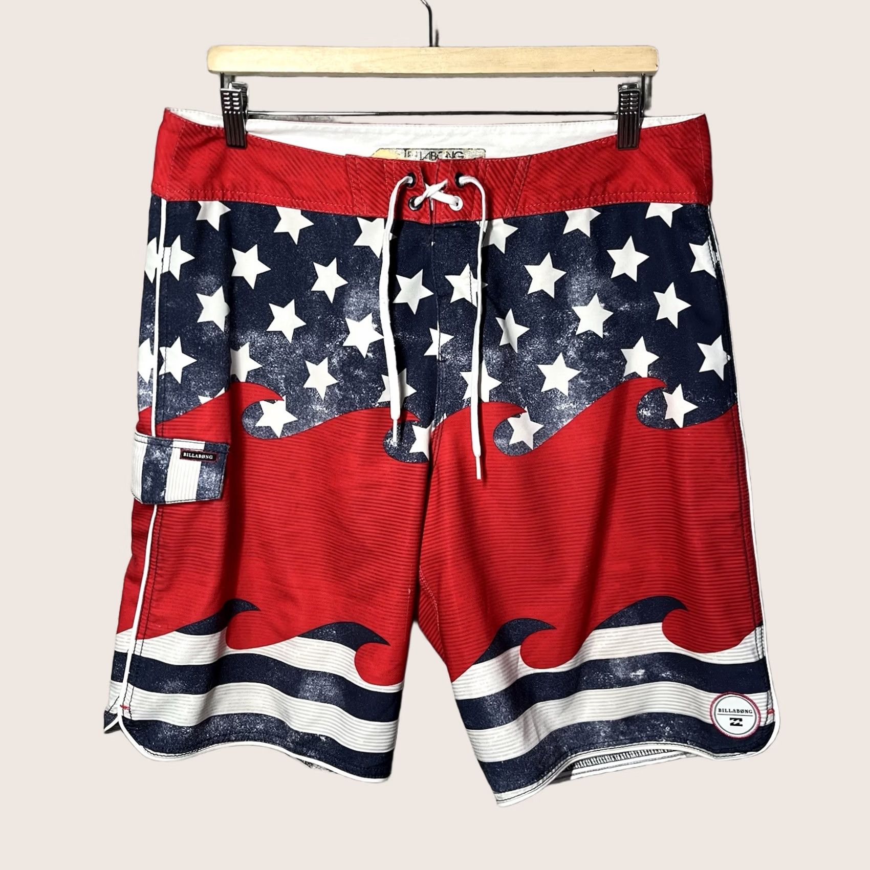 Billabong Billabong Board Shorts Mens 34 Red White Blue USA American Flag Surf Swim Trunks Size US 34 / EU 50 - 1 Thumbnail