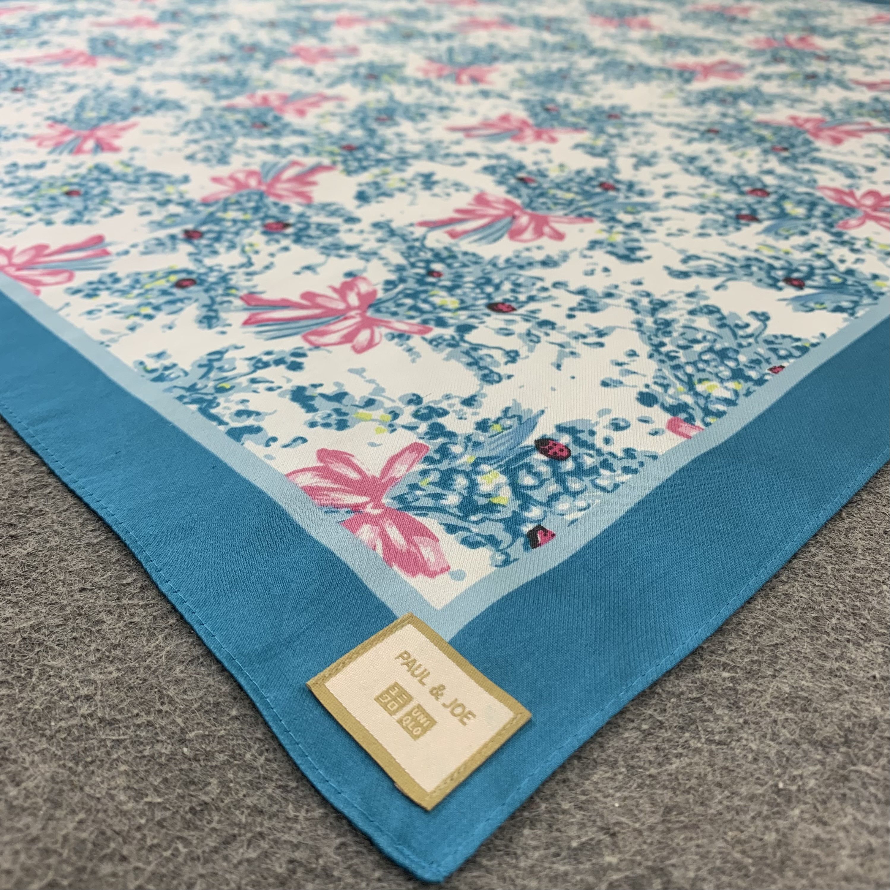 Paul & Joe Uniqlo x Paul & Joe Floral silk scarf Square Foulards A5610 Size ONE SIZE - 3 Thumbnail