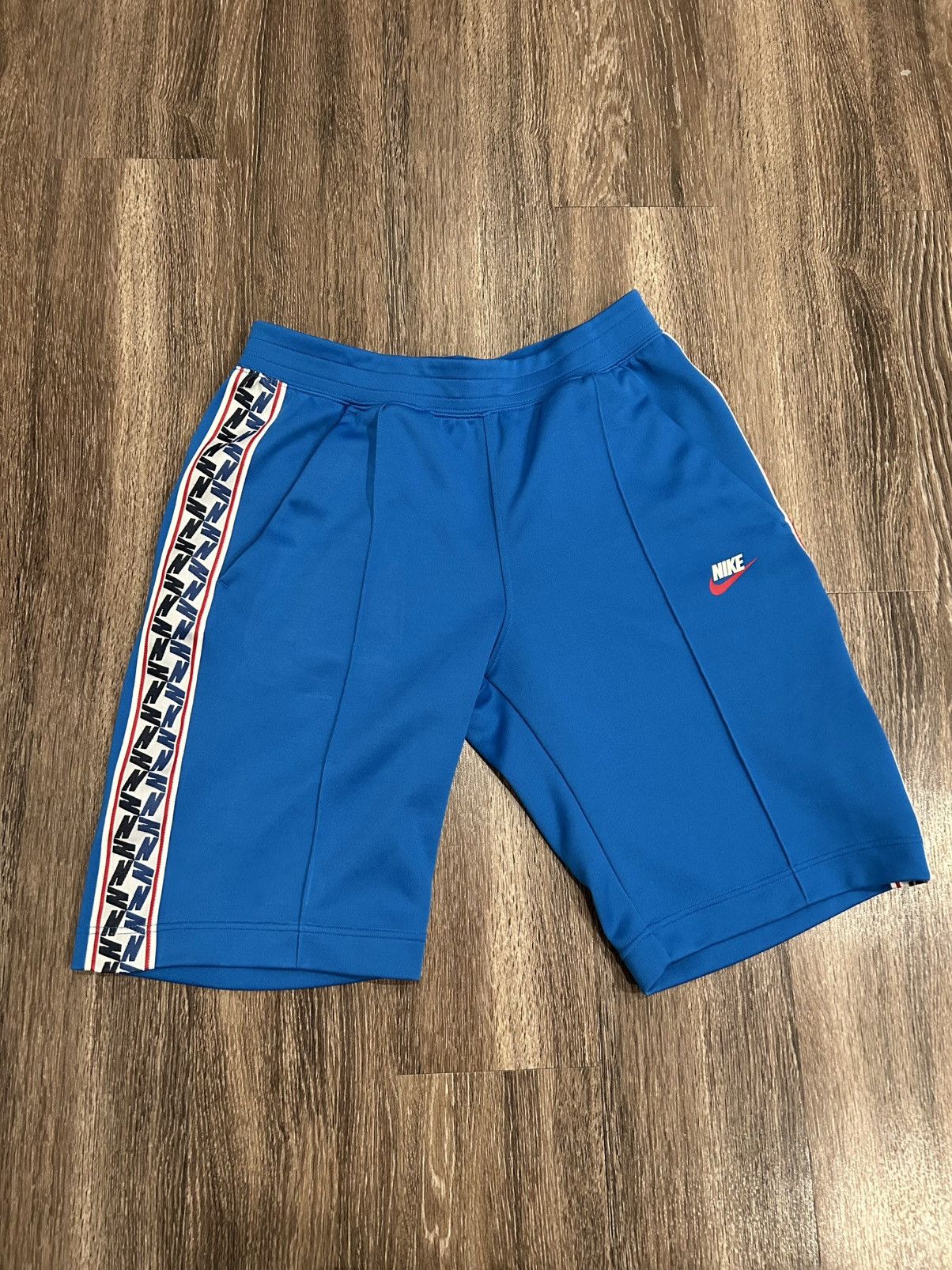 Nike Nike silk shorts Size US 32 / EU 48 - 1 Thumbnail