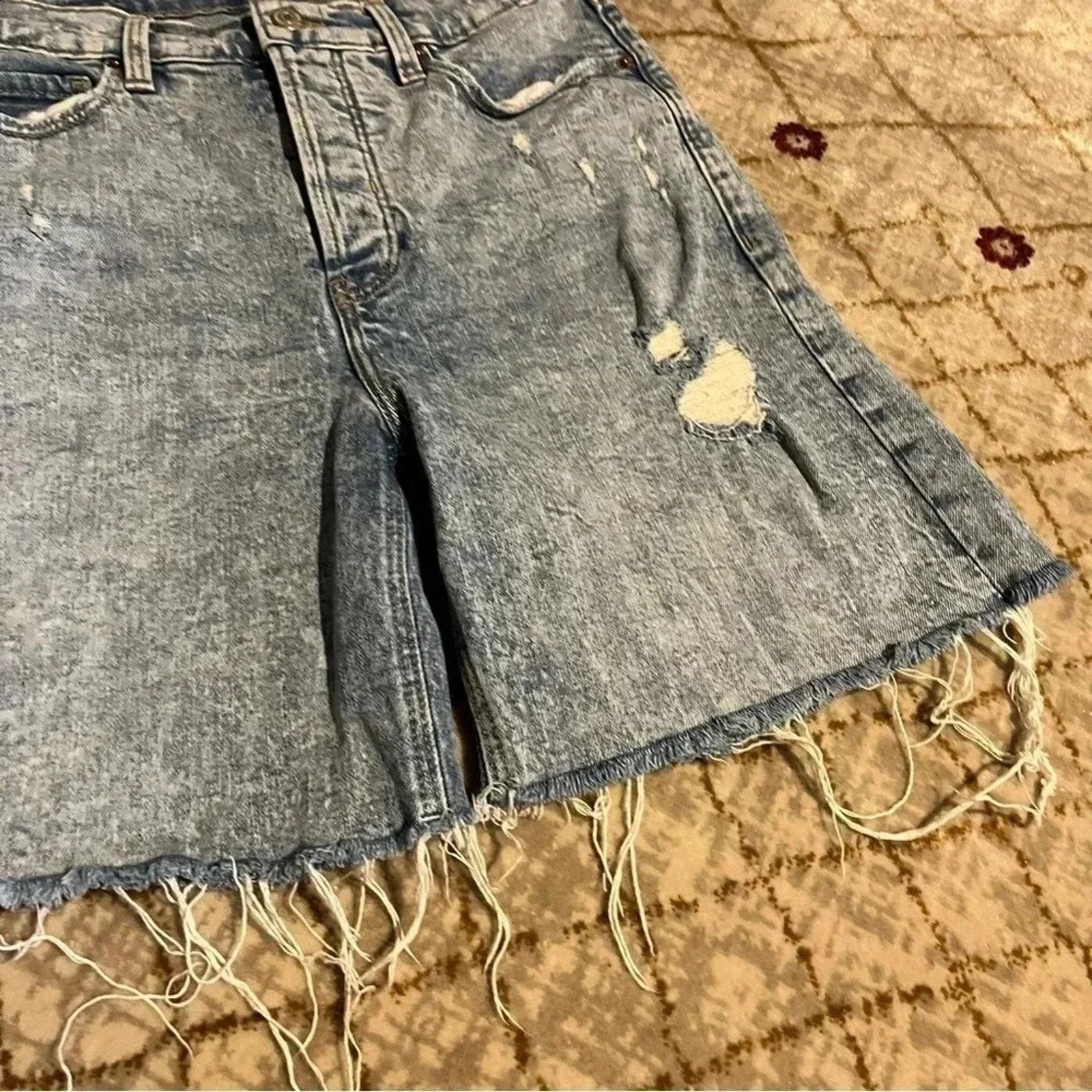 Old Navy OLD NAVY Sky-Hi Short 6 Extra High Rise Distressed Cutoffs Size 28" / US 6 / IT 42 - 11 Thumbnail