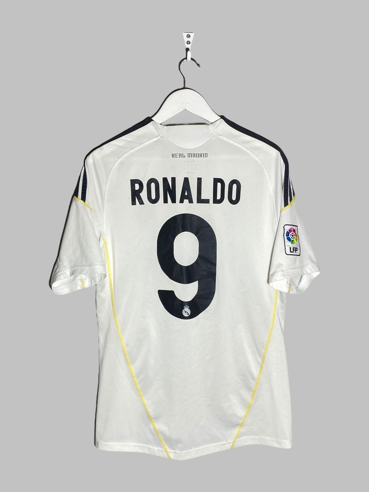Adidas #9 Ronaldo Real Madrid 2009 Adidas Soccer Jersey Size US M / EU 48-50 / 2 - 10 Thumbnail